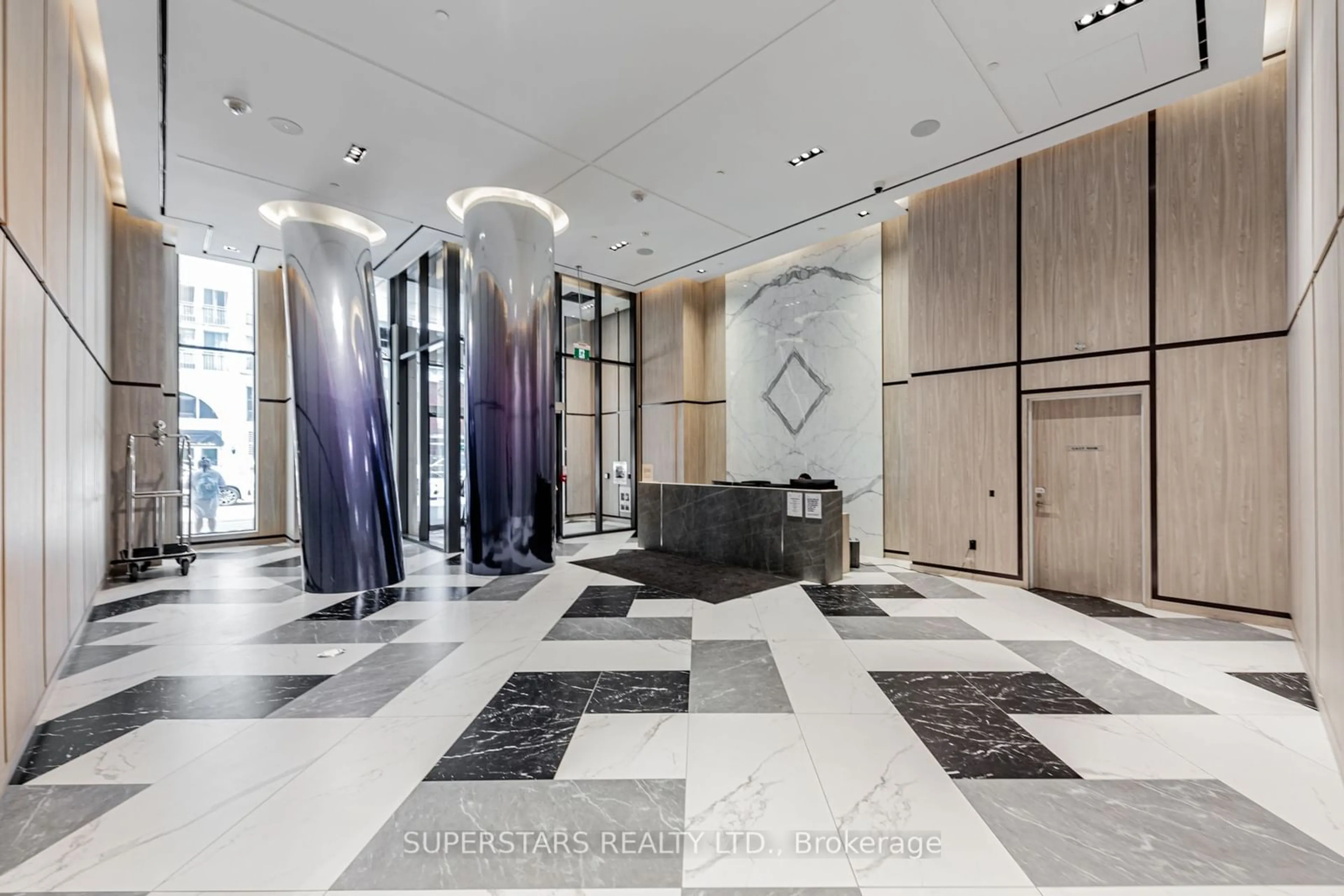 Indoor lobby for 395 Bloor St #4508, Toronto Ontario M4W 0B4