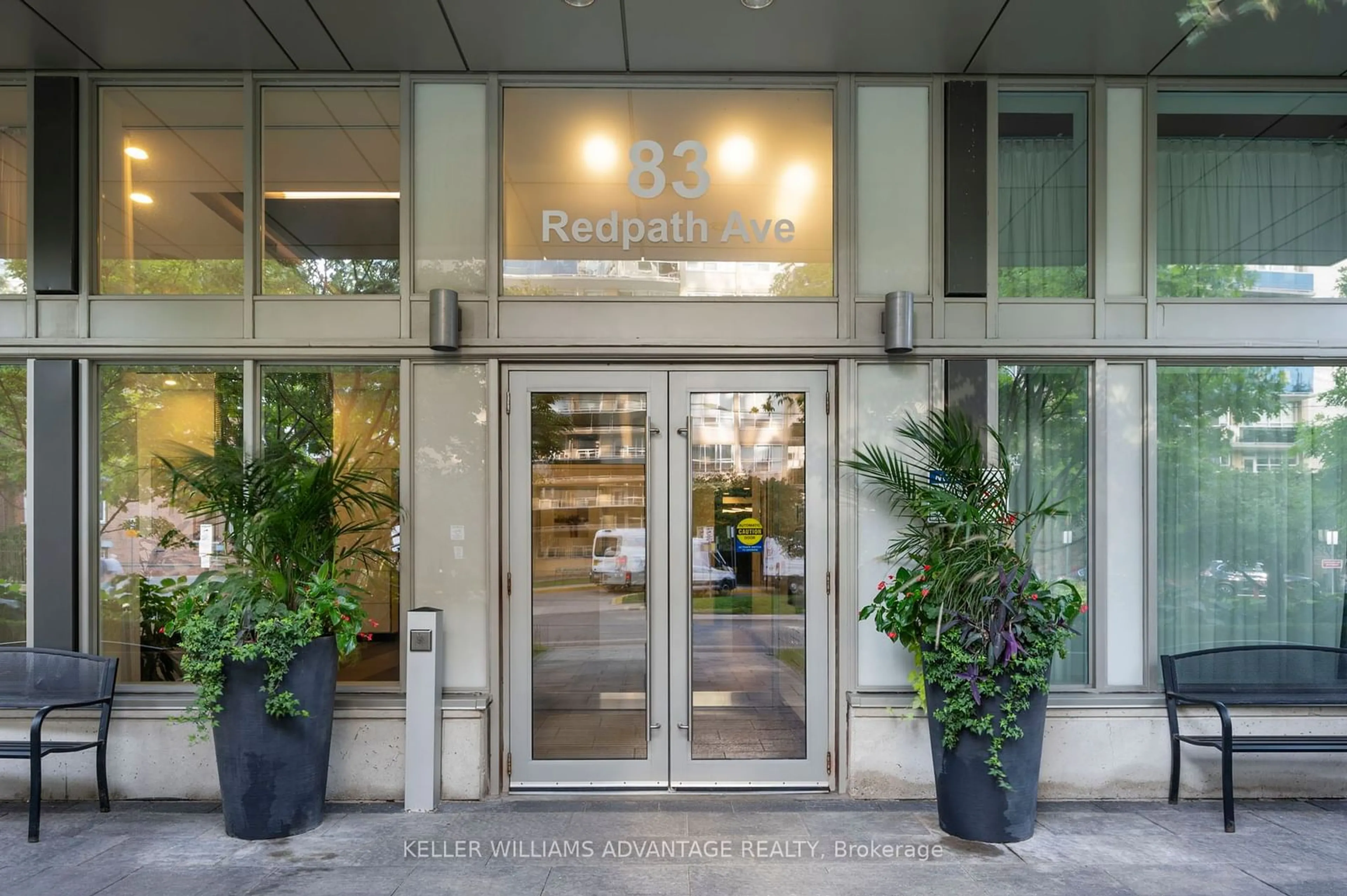 Indoor foyer for 83 Redpath Ave #706, Toronto Ontario M4S 0A2