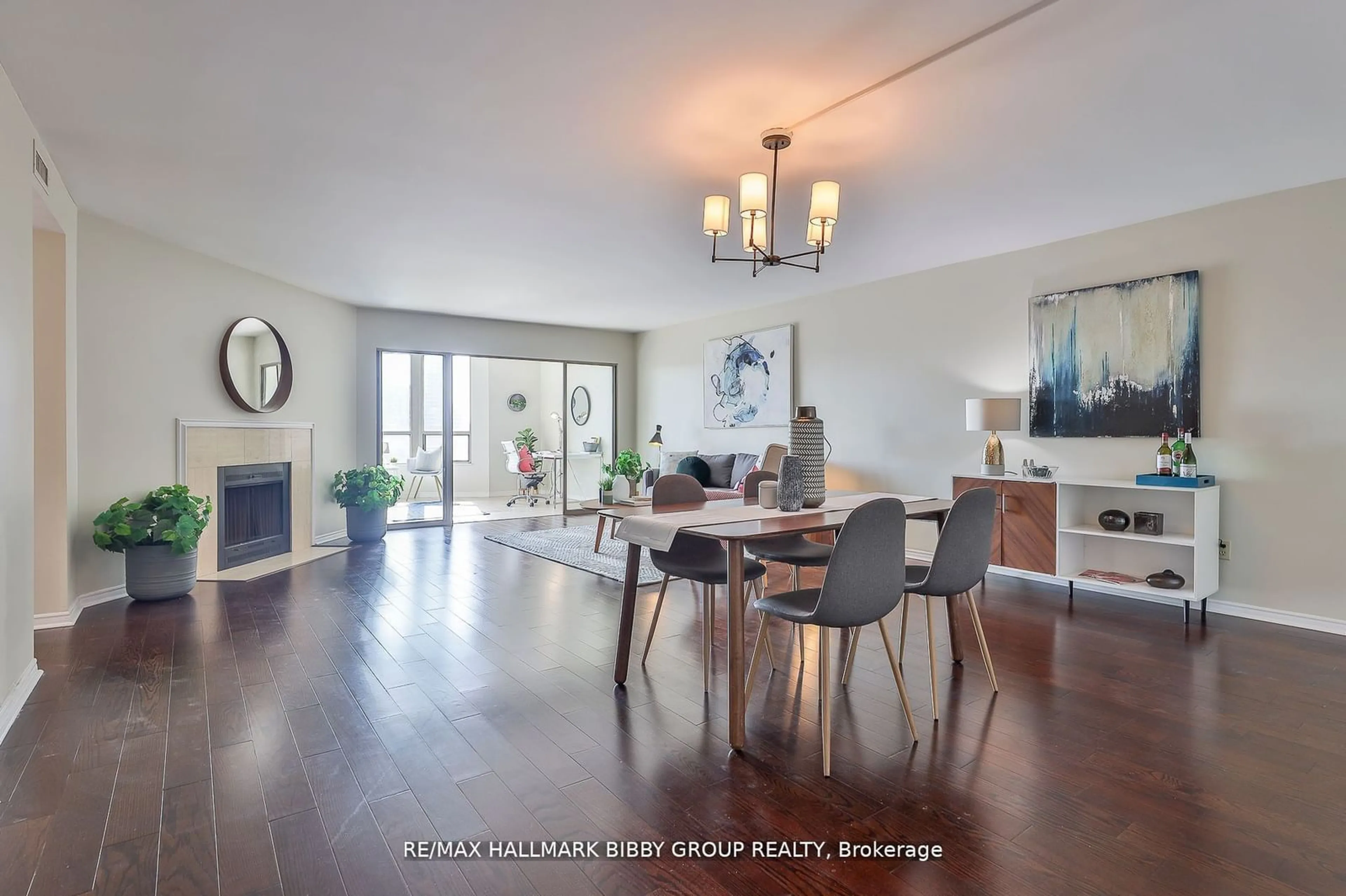 Dining room, wood floors for 160 Frederick St #803, Toronto Ontario M5A 4H9