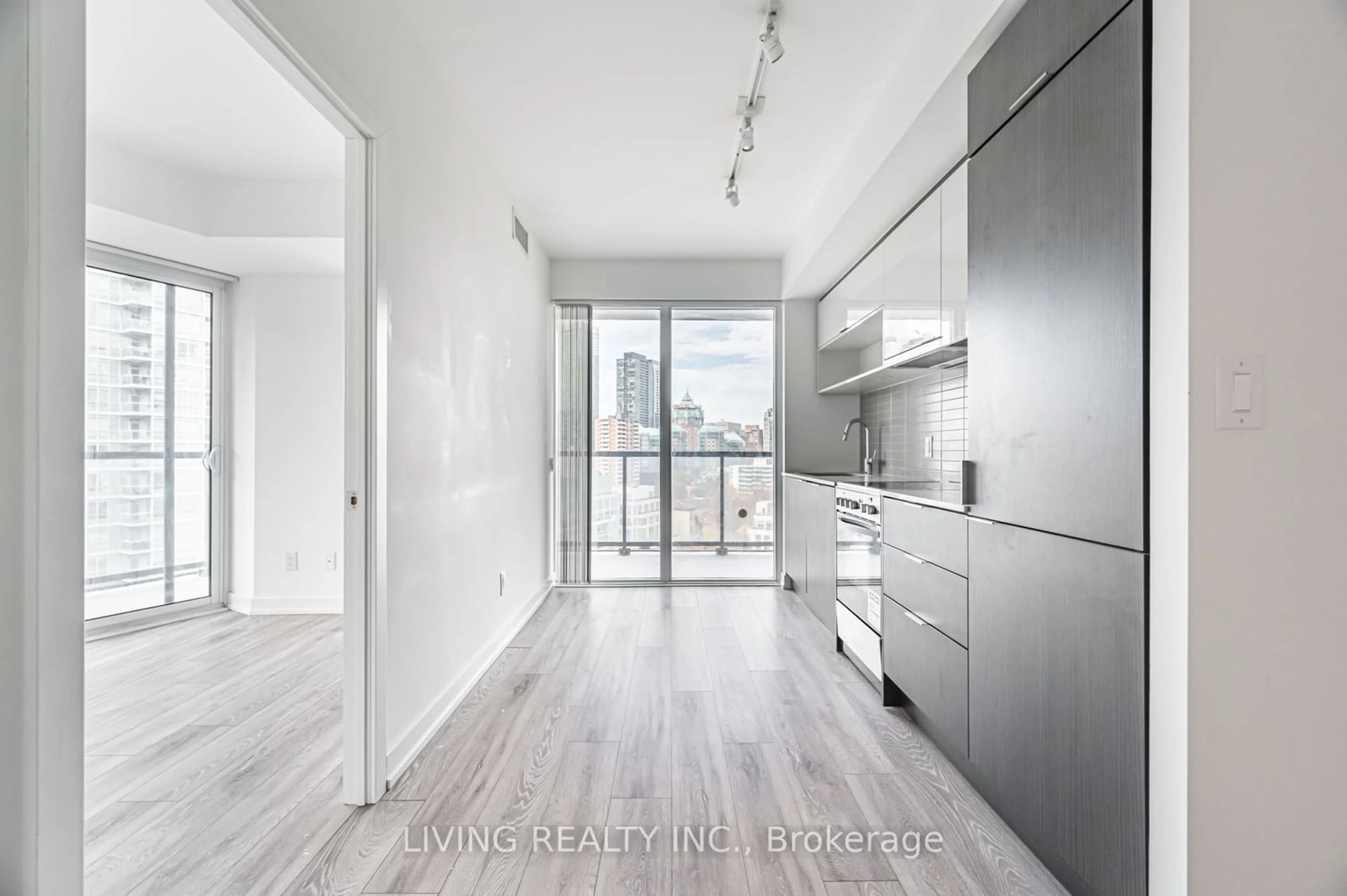 Standard kitchen, wood floors for 159 Wellesley St #609, Toronto Ontario M4Y 0H5