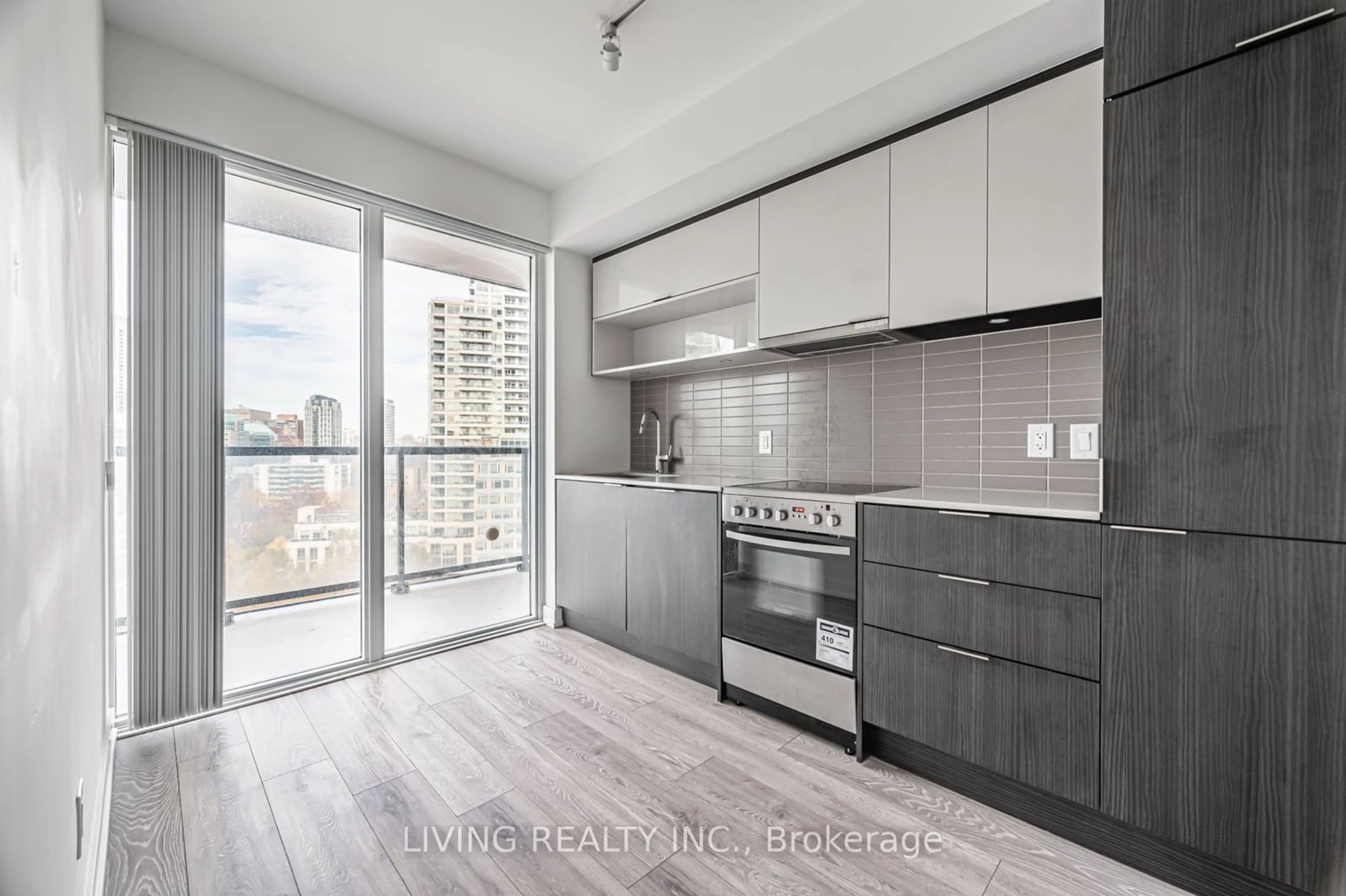 Standard kitchen, wood floors for 159 Wellesley St #609, Toronto Ontario M4Y 0H5