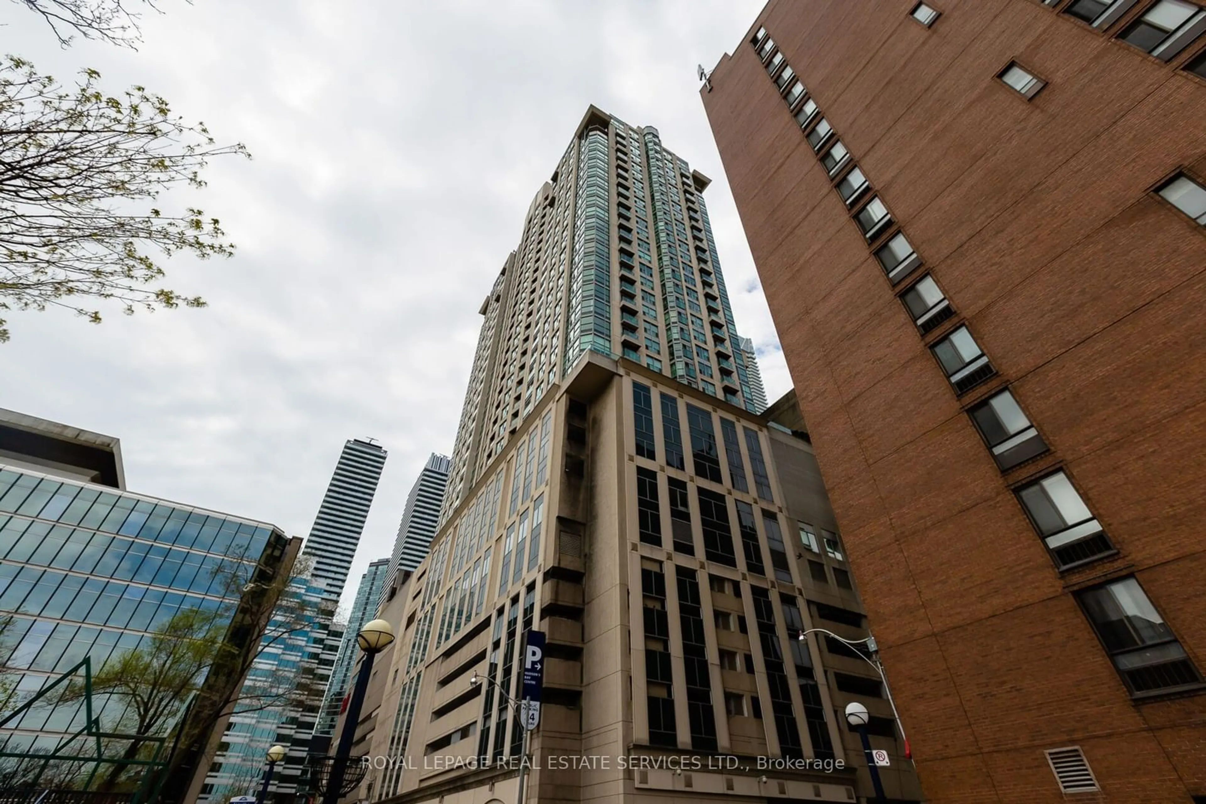 A pic from exterior of the house or condo for 8 Park Rd #3307, Toronto Ontario M4W 3S5