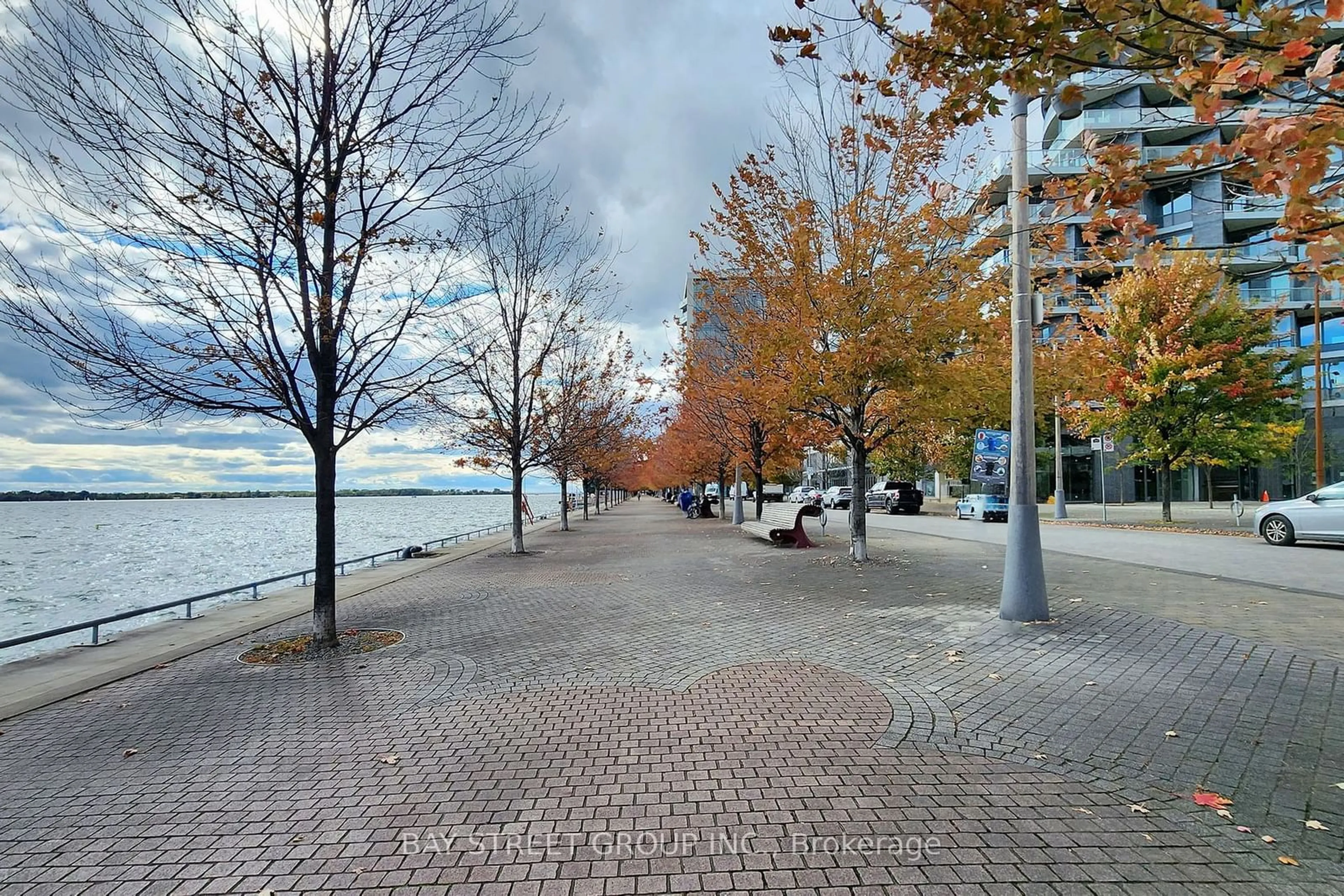 Patio, street for 118 Merchants' Wharf #305, Toronto Ontario M5A 0L3