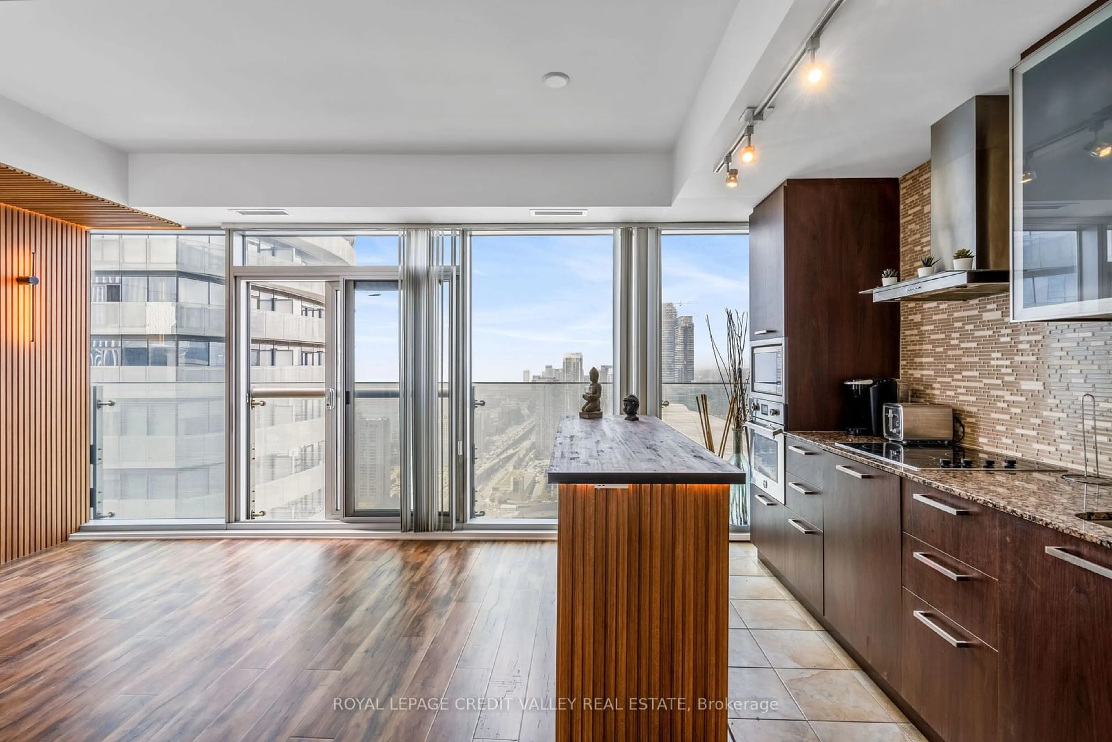 Contemporary kitchen for 14 York St #4207, Toronto Ontario M5J 0B1