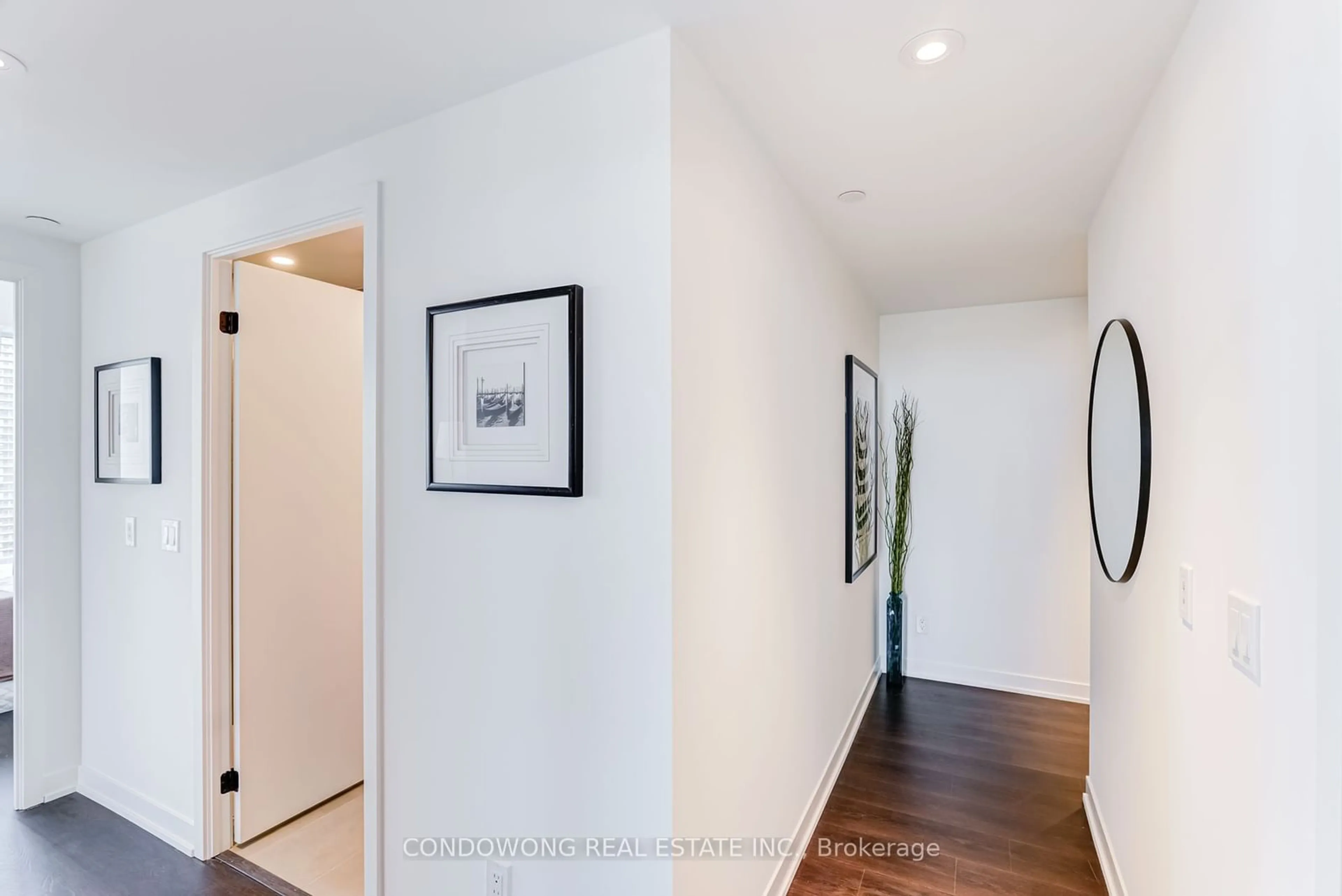 Indoor entryway for 319 Jarvis St #3115, Toronto Ontario M5B 0C8