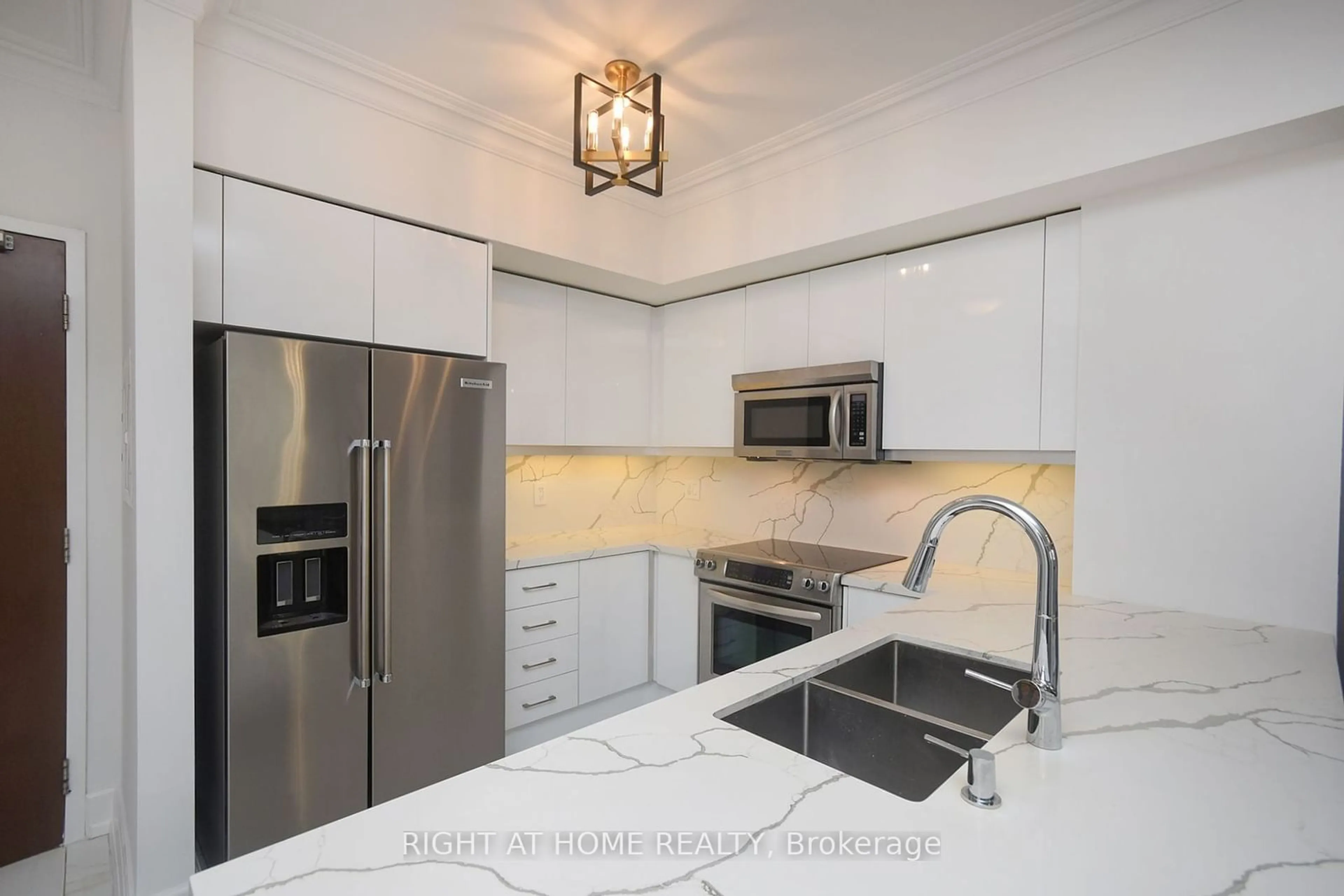 Contemporary kitchen for 650 Sheppard Ave #PH17, Toronto Ontario M2K 3E4