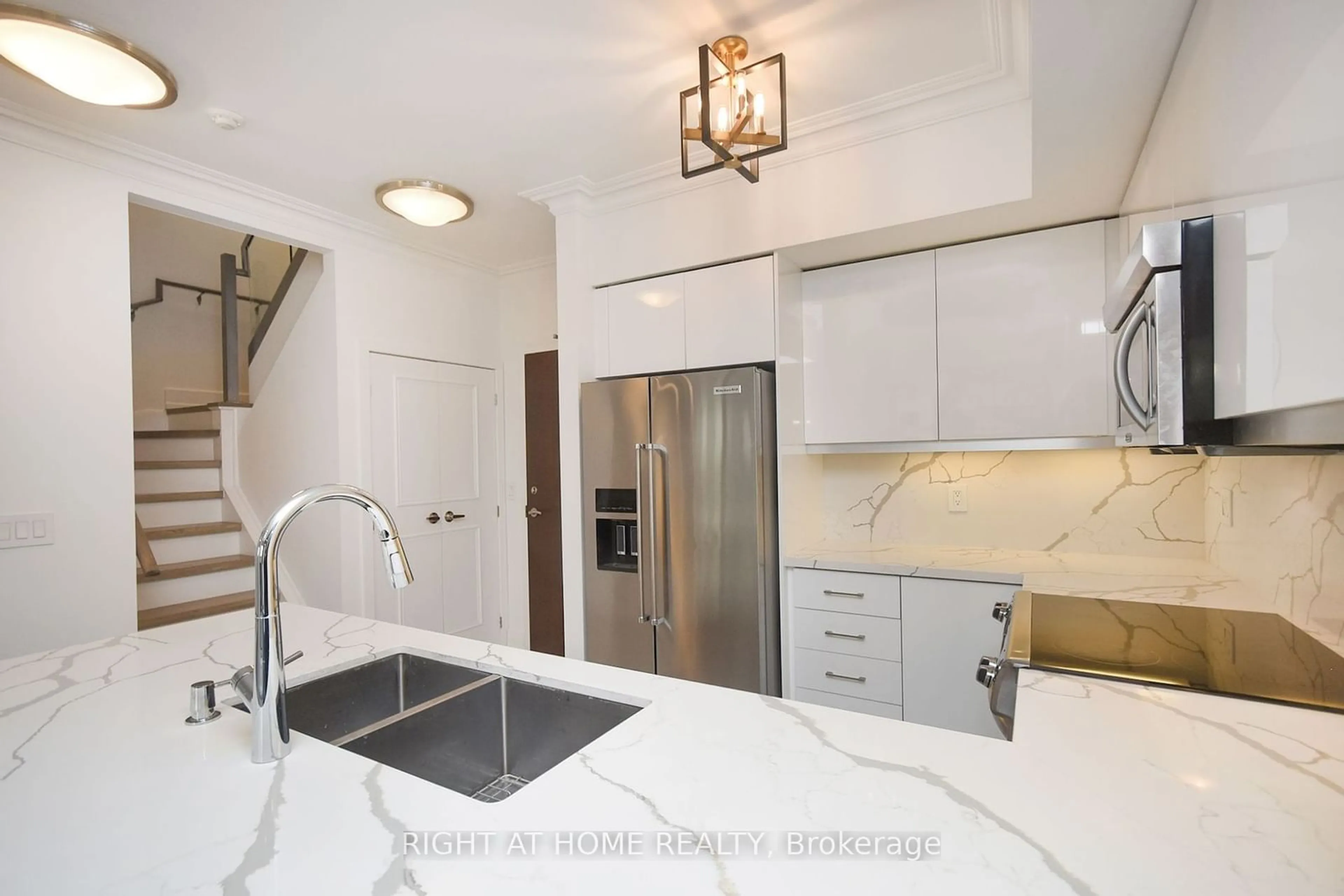 Contemporary kitchen, wood floors, cottage for 650 Sheppard Ave #PH17, Toronto Ontario M2K 3E4