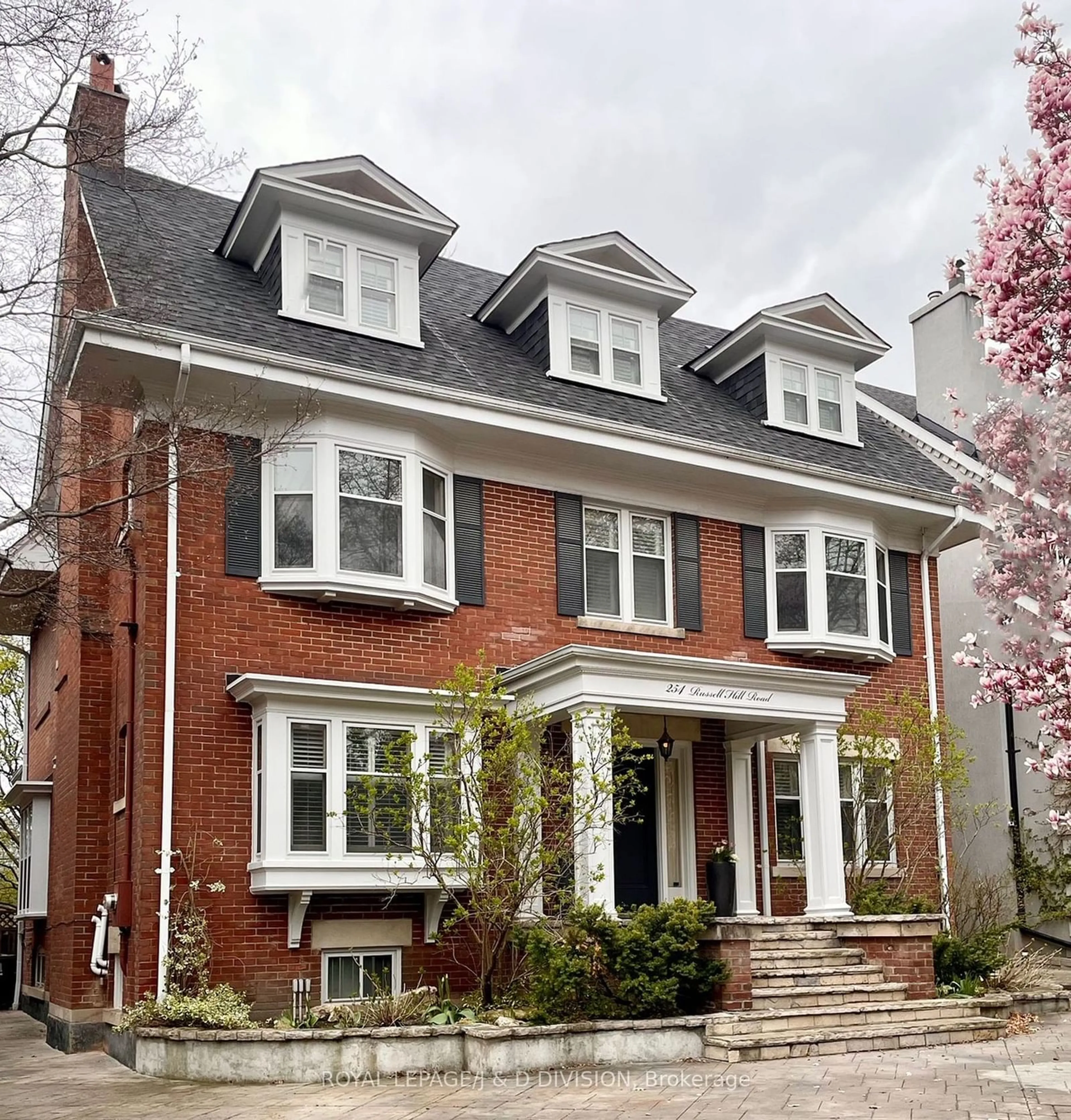 Home with brick exterior material for 254 Russell Hill Rd, Toronto Ontario M4V 2T2