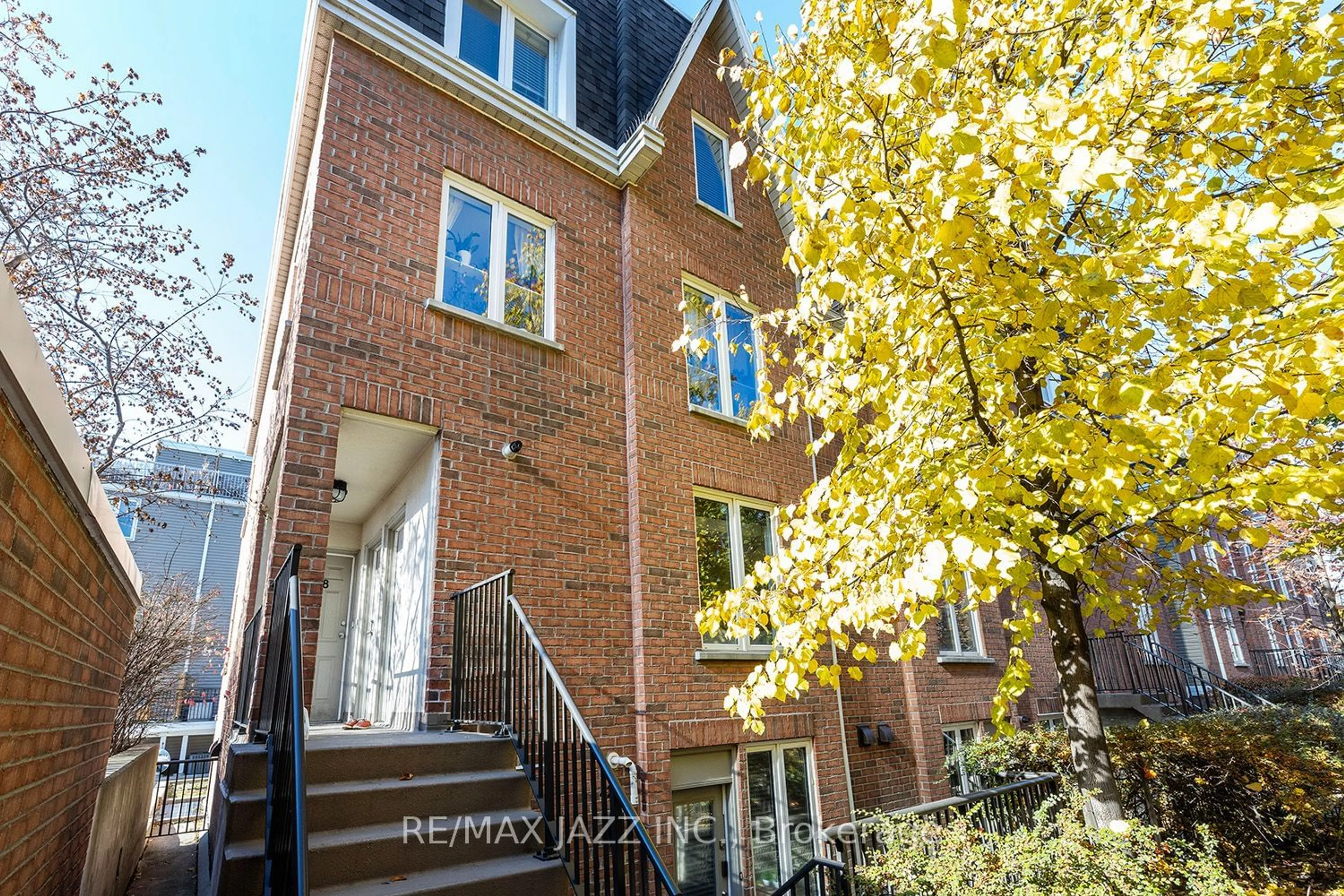 A pic from exterior of the house or condo for 12 Douro St #TH426, Toronto Ontario M6K 3M4