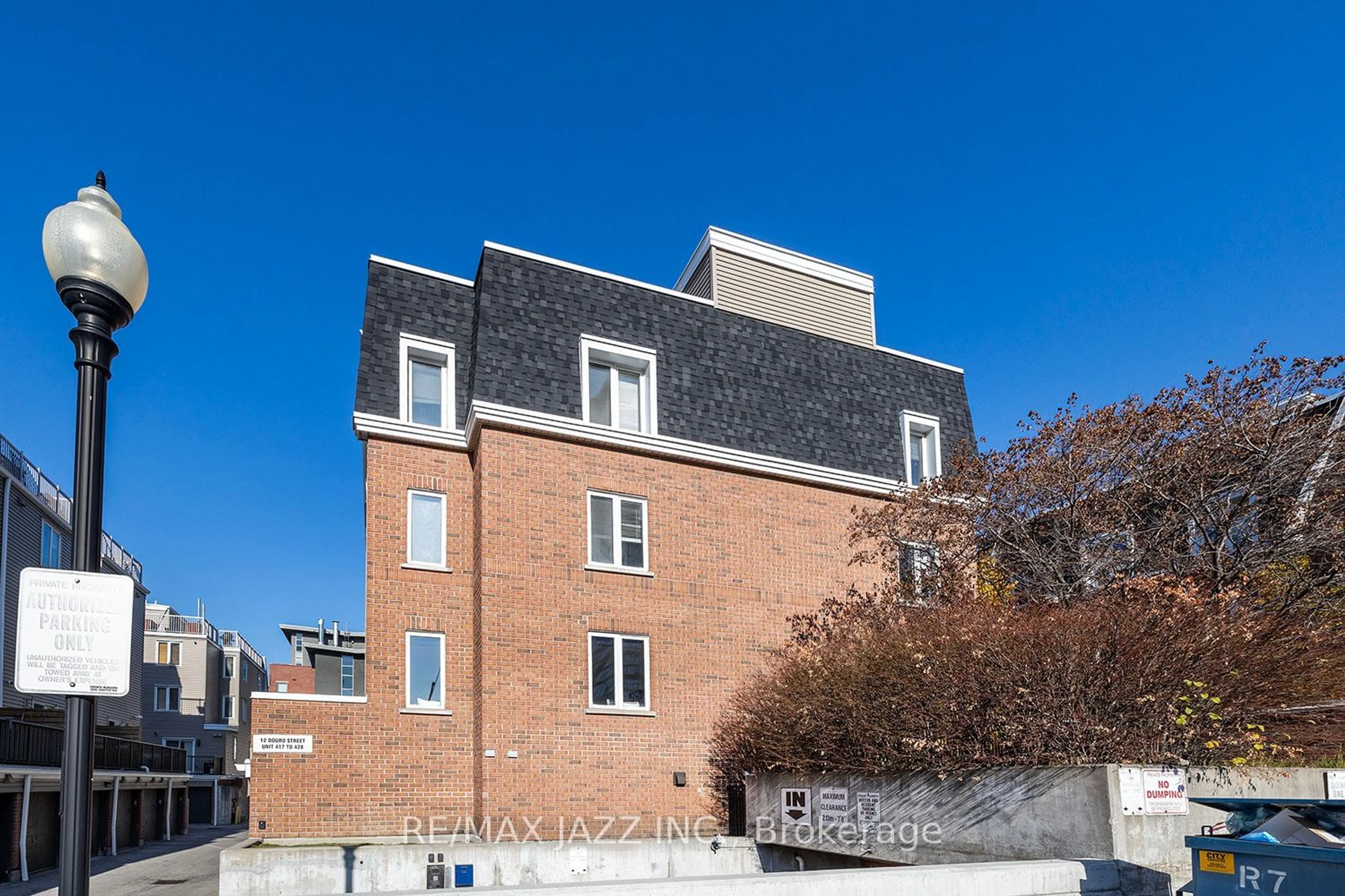 Home with brick exterior material for 12 Douro St #TH426, Toronto Ontario M6K 3M4