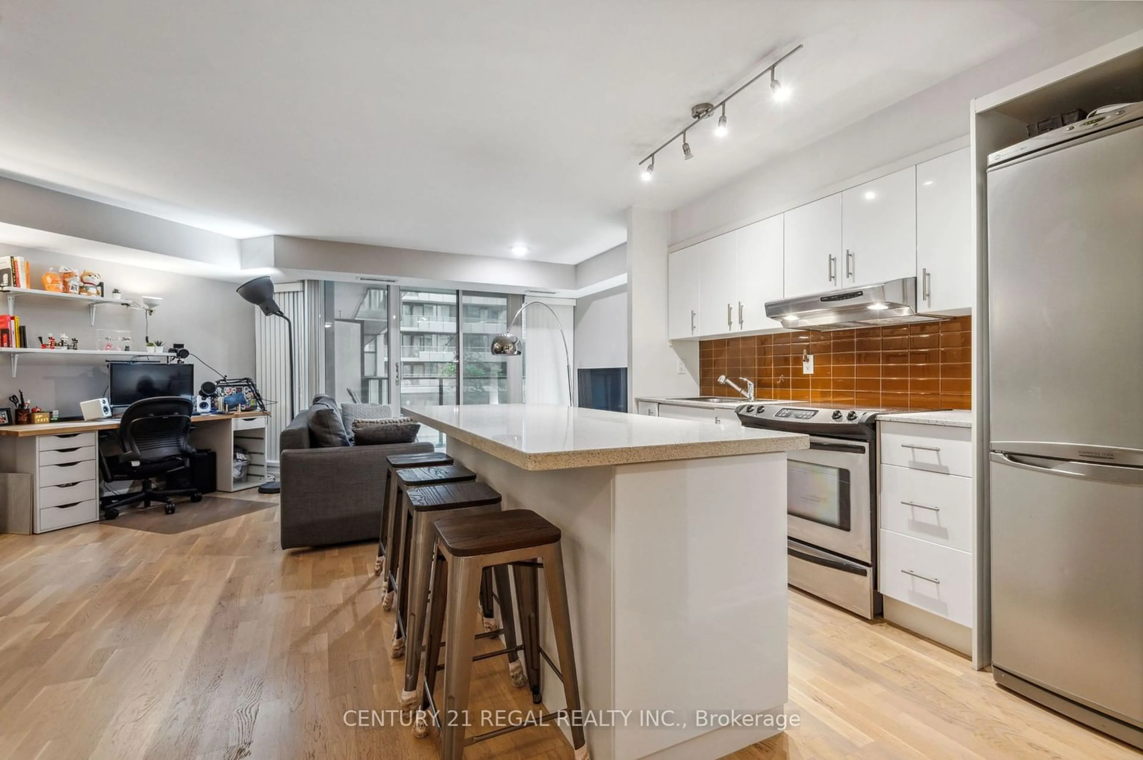 Contemporary kitchen for 111 Elizabeth St #501, Toronto Ontario M5G 1P7