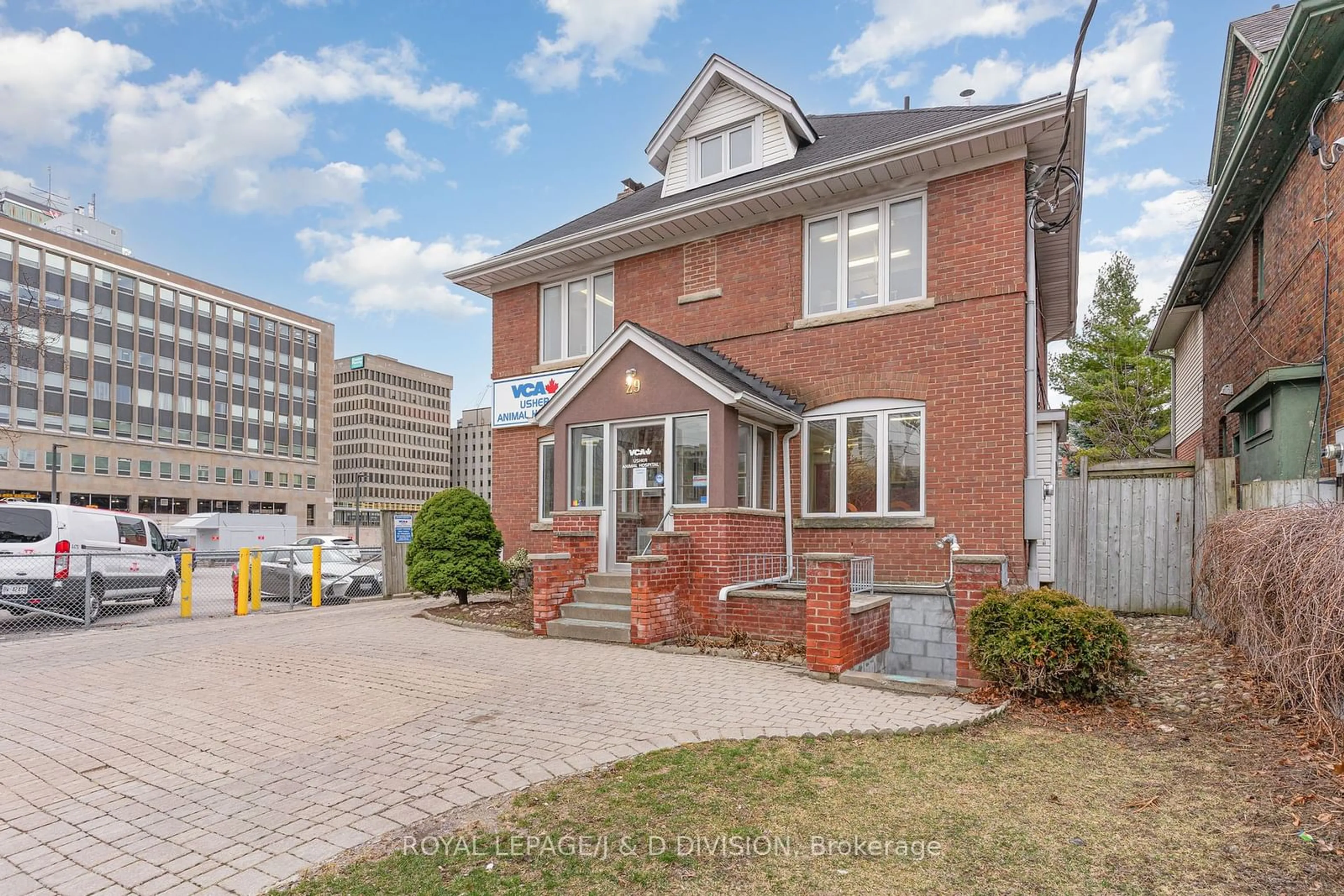 A pic from exterior of the house or condo, the street view for 29 Chaplin Cres, Toronto Ontario M5P 1A2