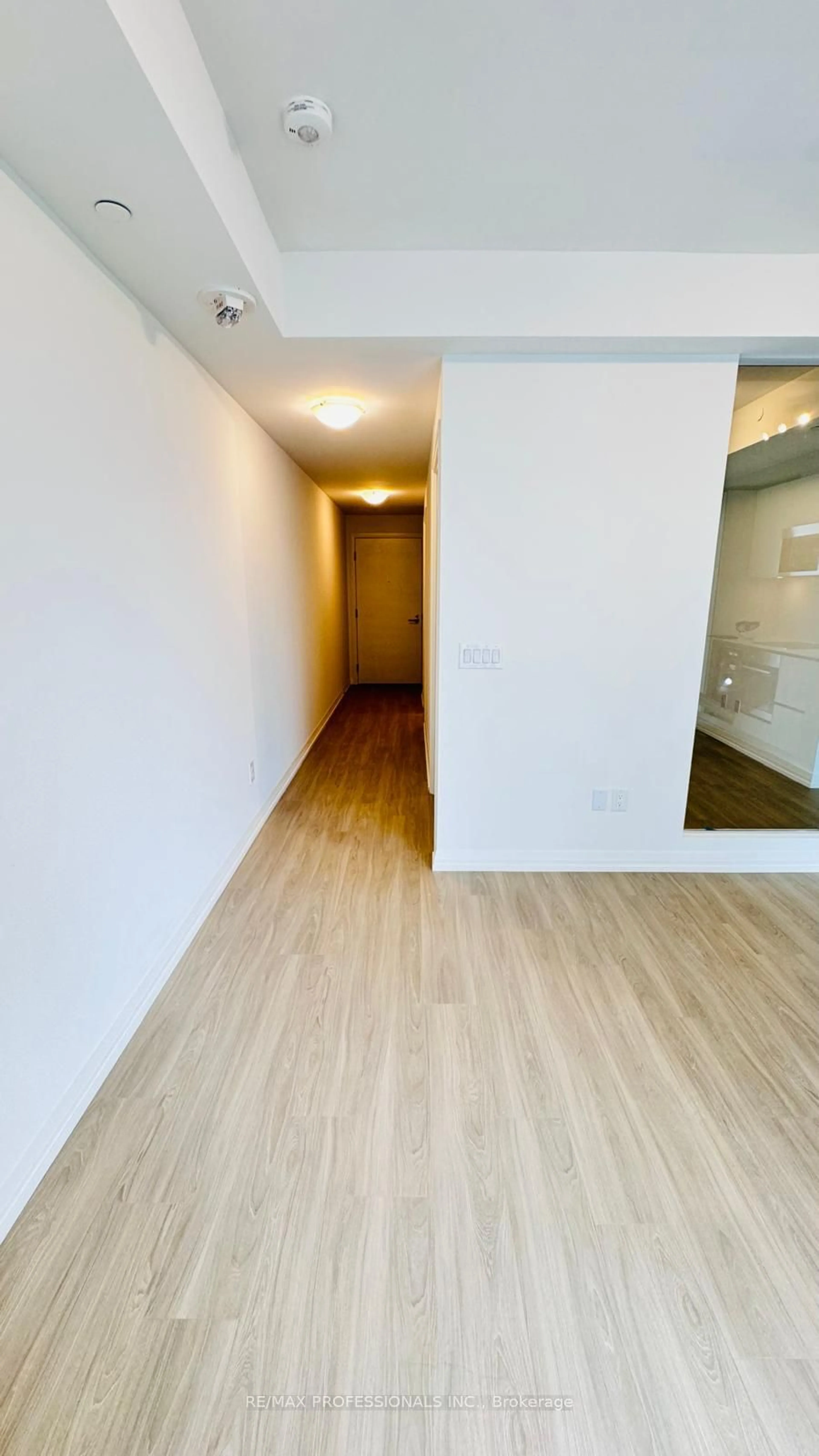 A pic of a room for 28 Widmer St #4321, Toronto Ontario M5V 0T2