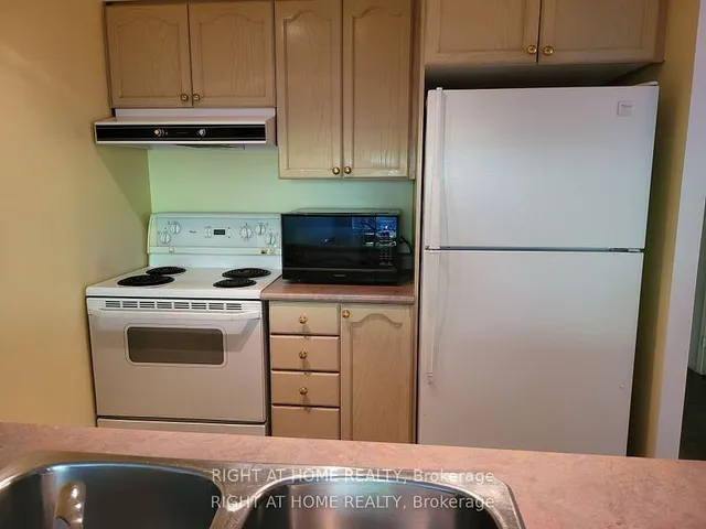 Additional image 10 of 889 Bay St Unit 202