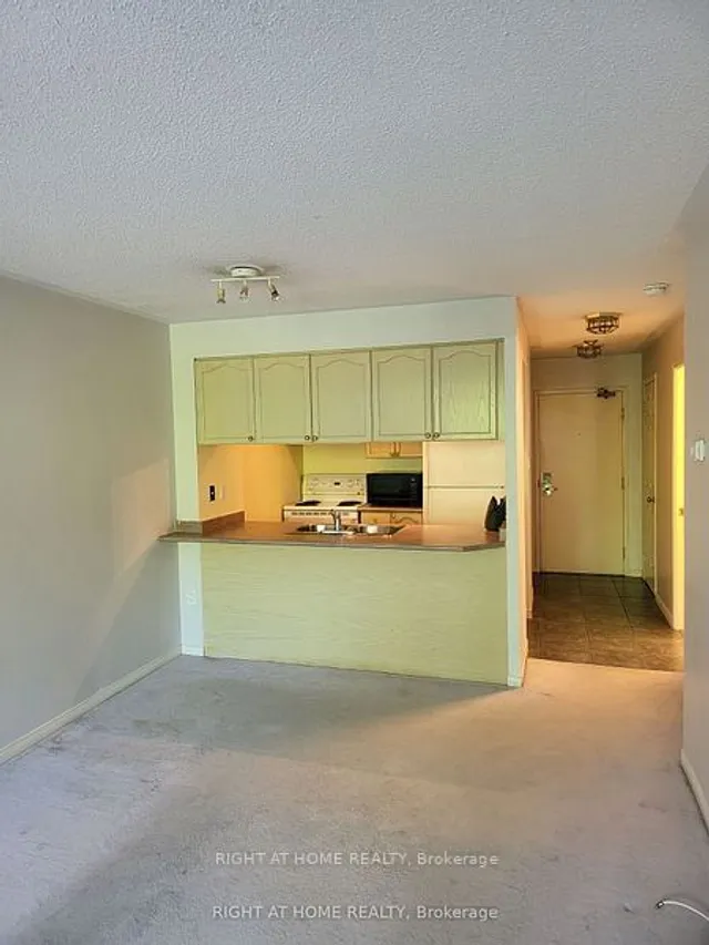 Additional image 9 of 889 Bay St Unit 202