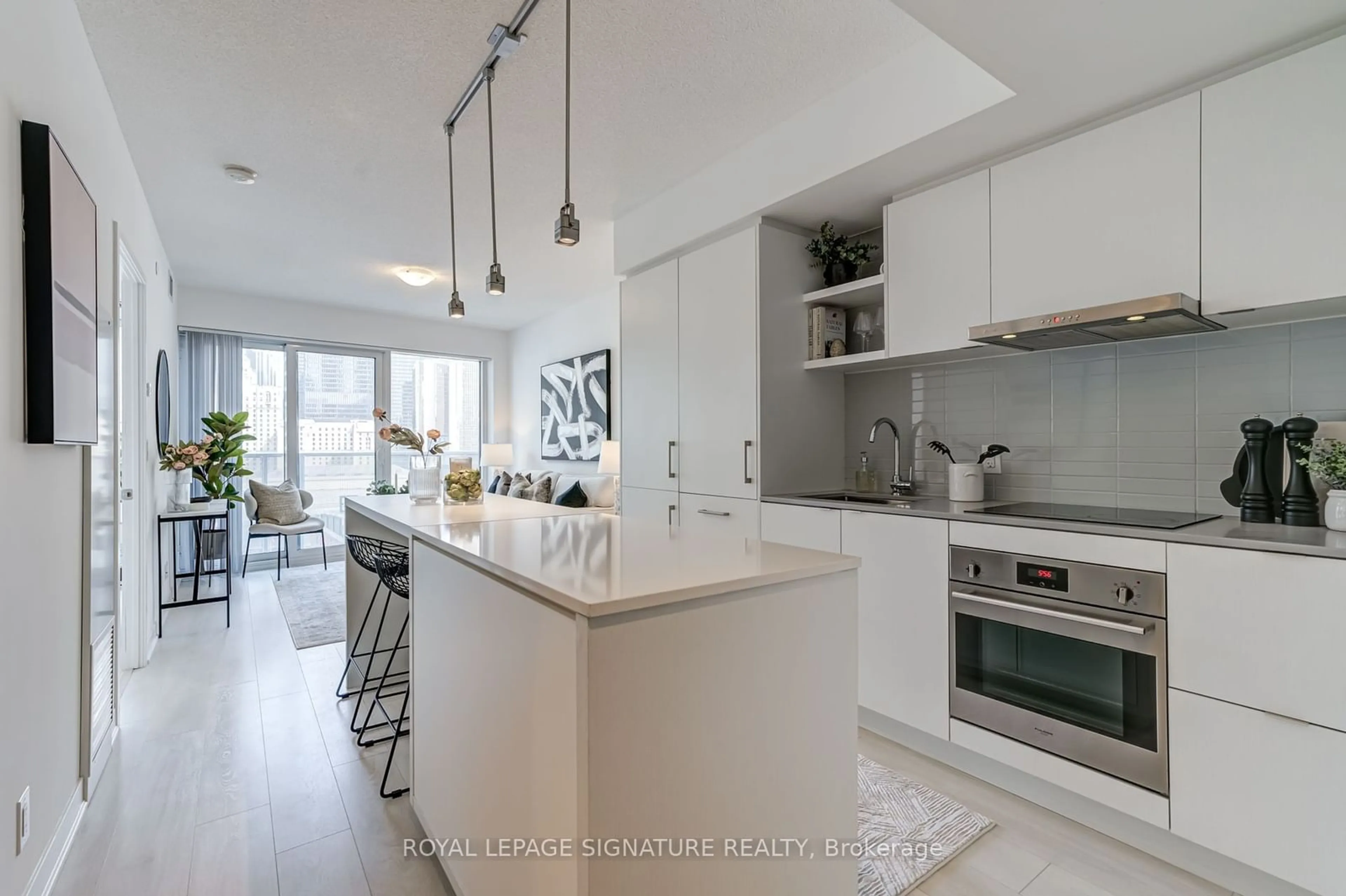 Contemporary kitchen for 88 Harbour St #1503, Toronto Ontario M5J 1B7