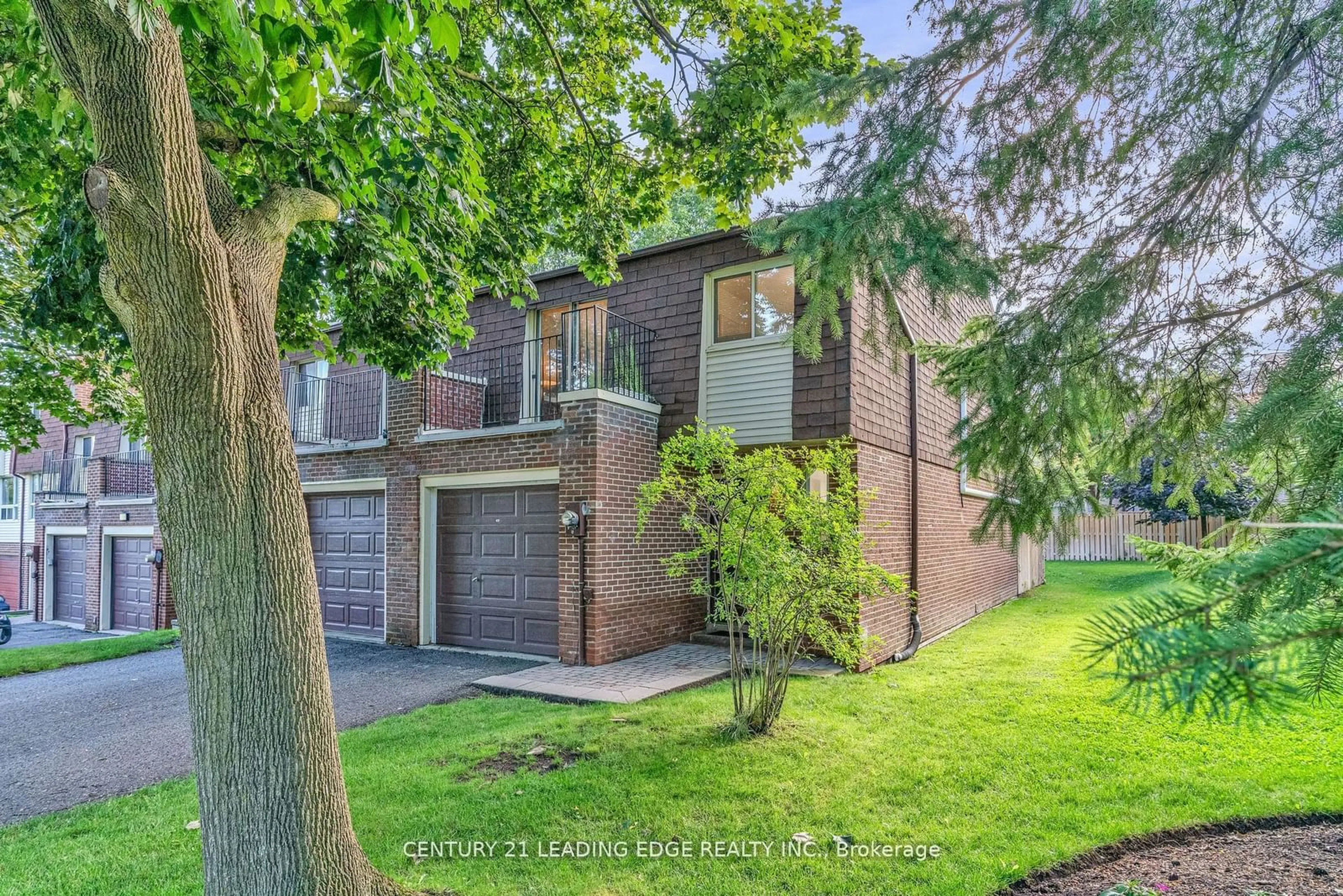 A pic from exterior of the house or condo, the street view for 30 Edgar Woods Rd, Toronto Ontario M2H 2Y7