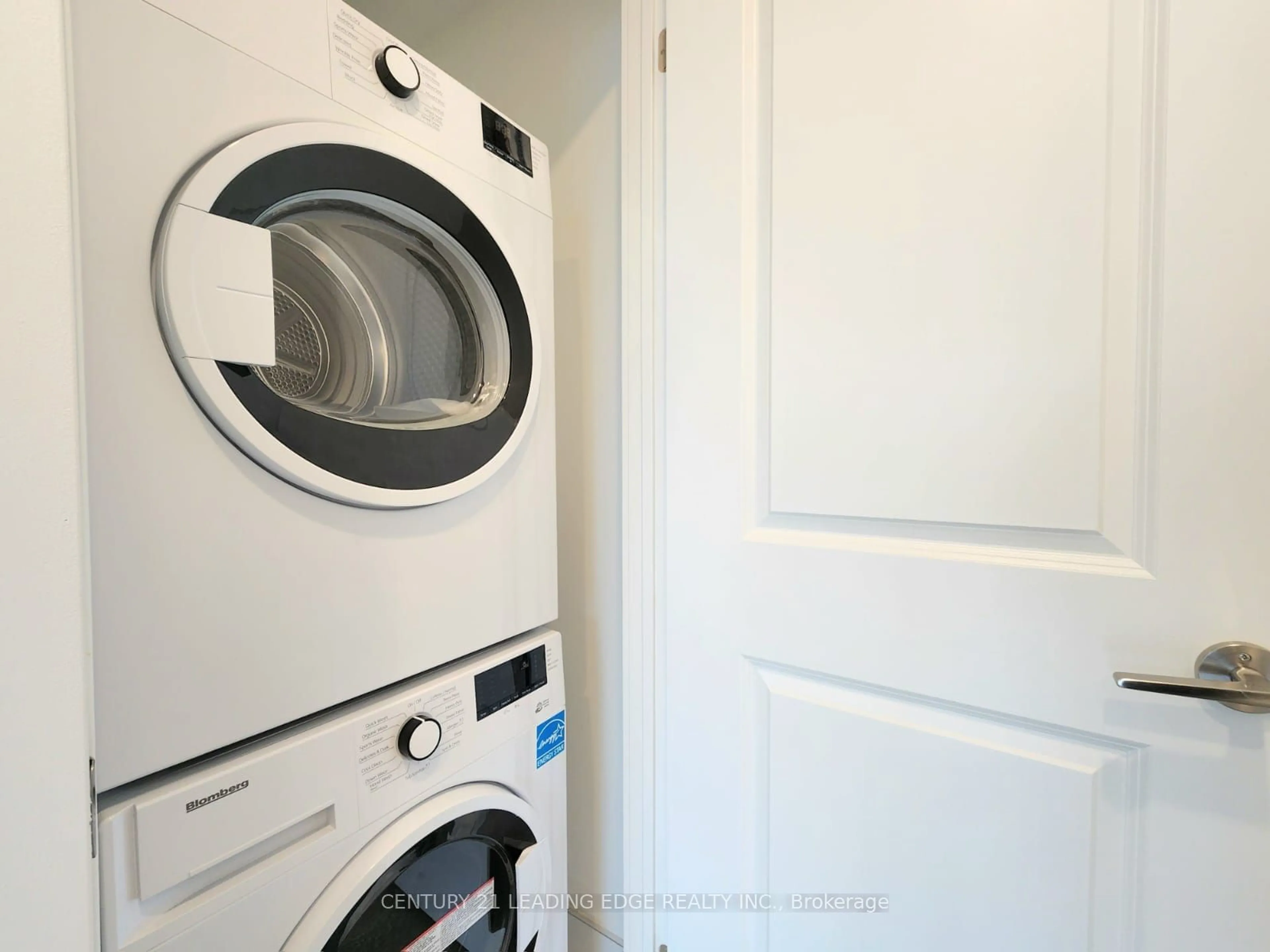 Washer and dryer for 395 Bloor St #4708, Toronto Ontario M4W 1H7