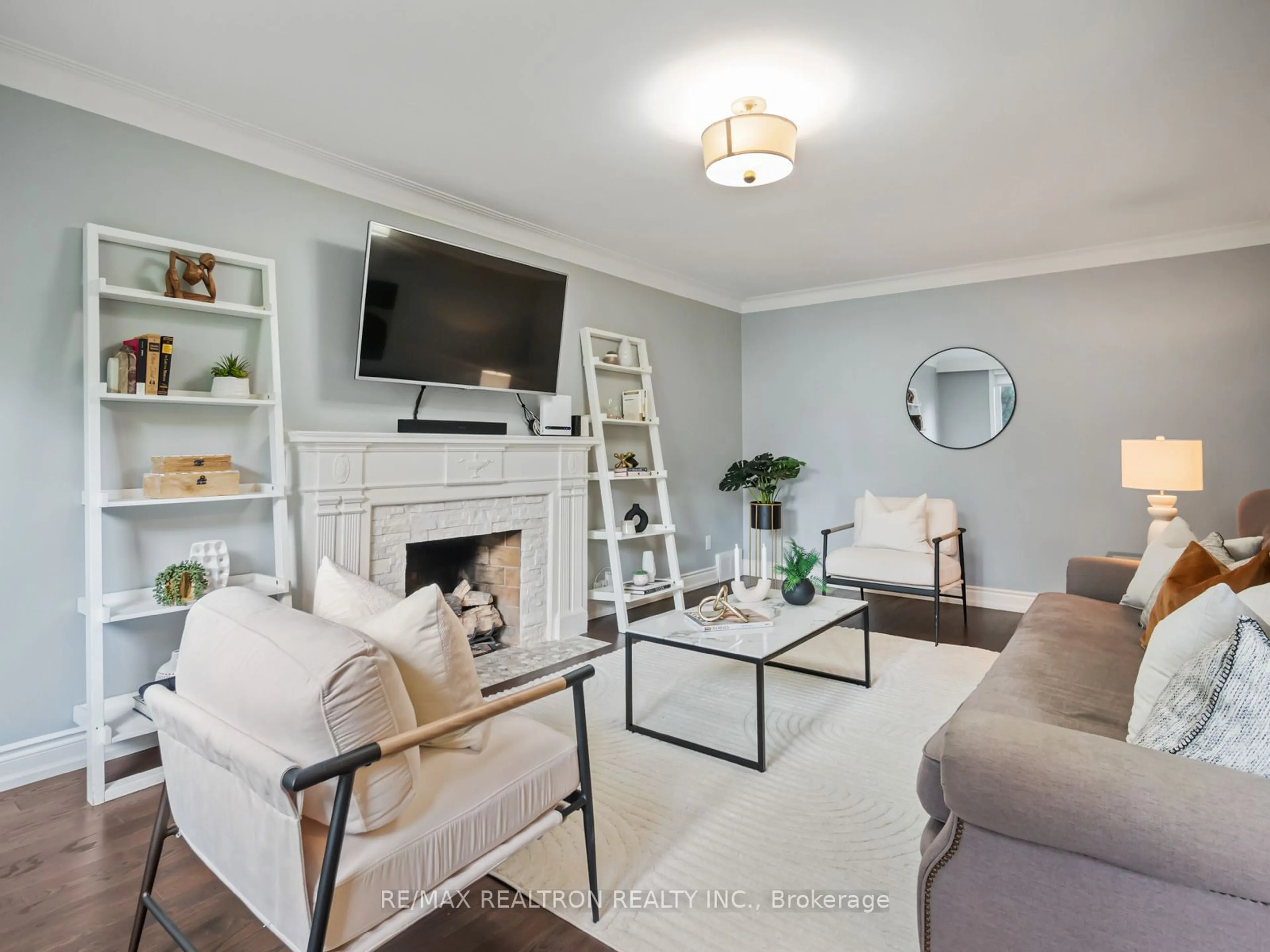 Living room for 6 Tregellis Rd, Toronto Ontario M3H 1K2