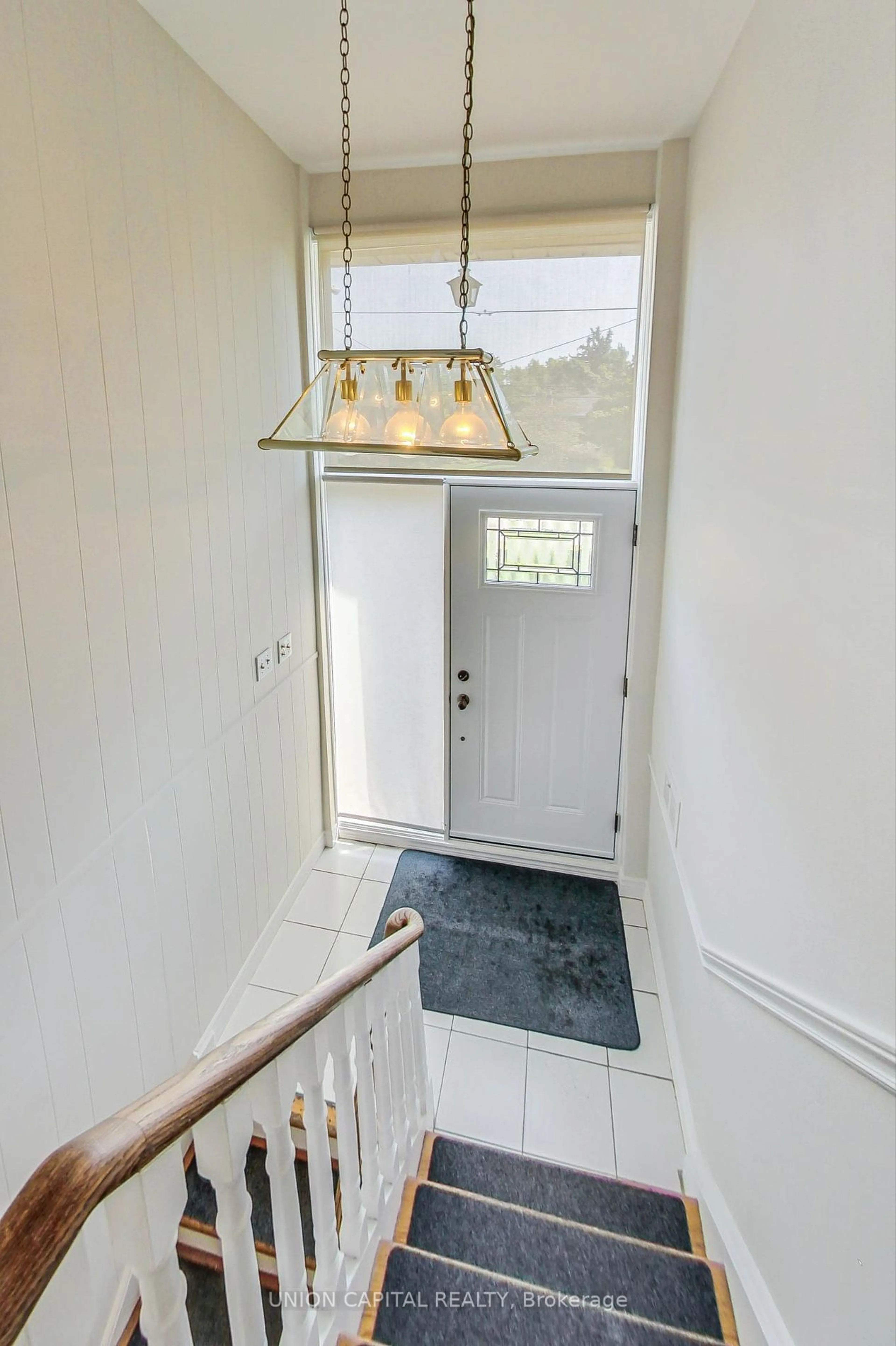 Indoor entryway, wood floors for 12 PURDON Dr, Toronto Ontario M3H 4W8