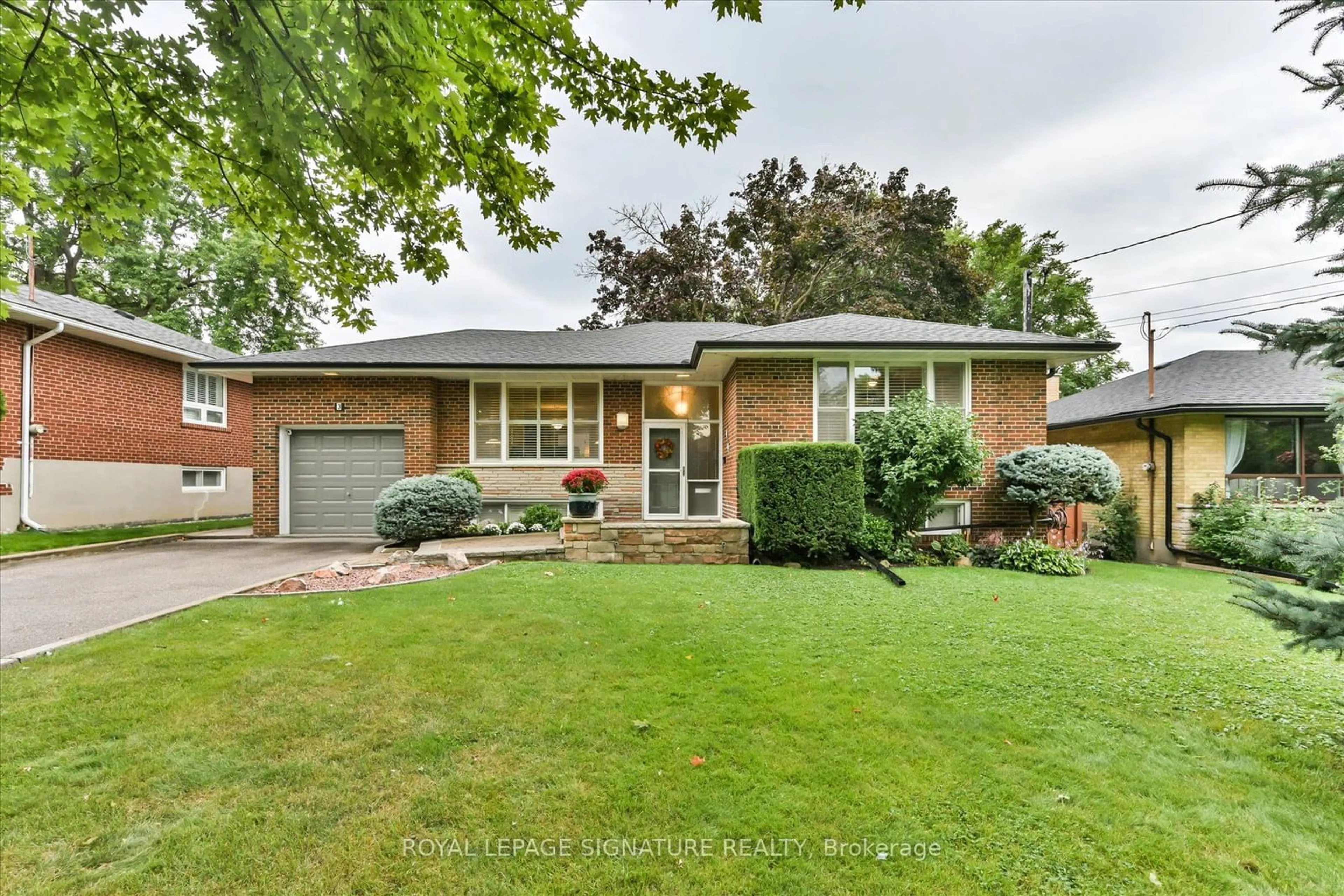 Home with brick exterior material for 3 Kenewen Crt, Toronto Ontario M4A 1R7