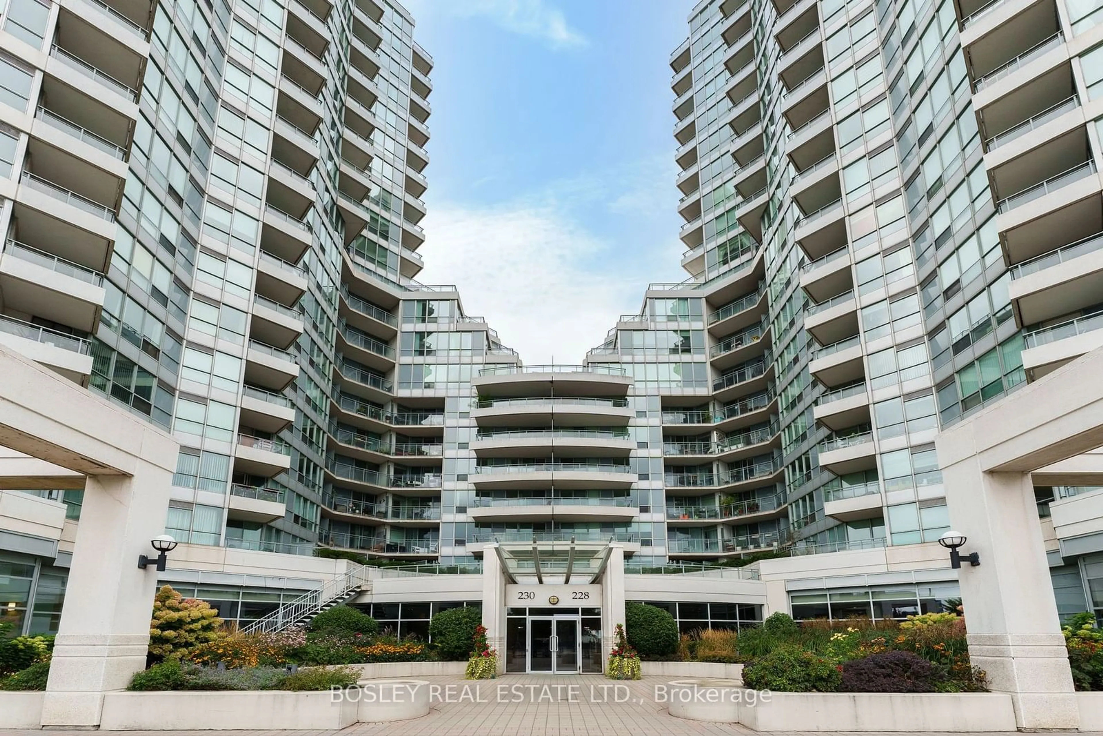 A pic from exterior of the house or condo for 230 Queens Quay #1019, Toronto Ontario M5J 2Y7