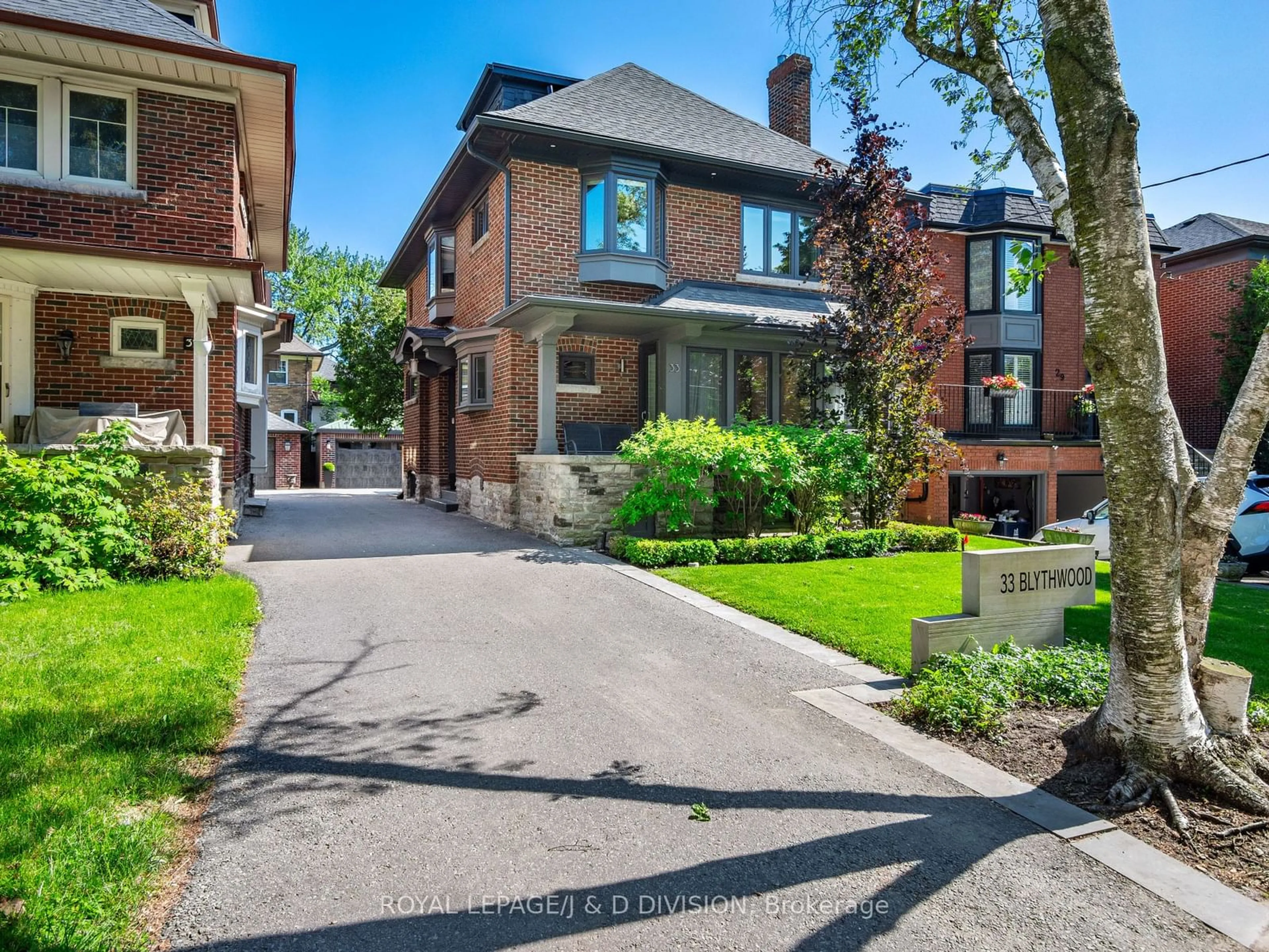 Frontside or backside of a home, the street view for 33 Blythwood Rd, Toronto Ontario M4N 1A2