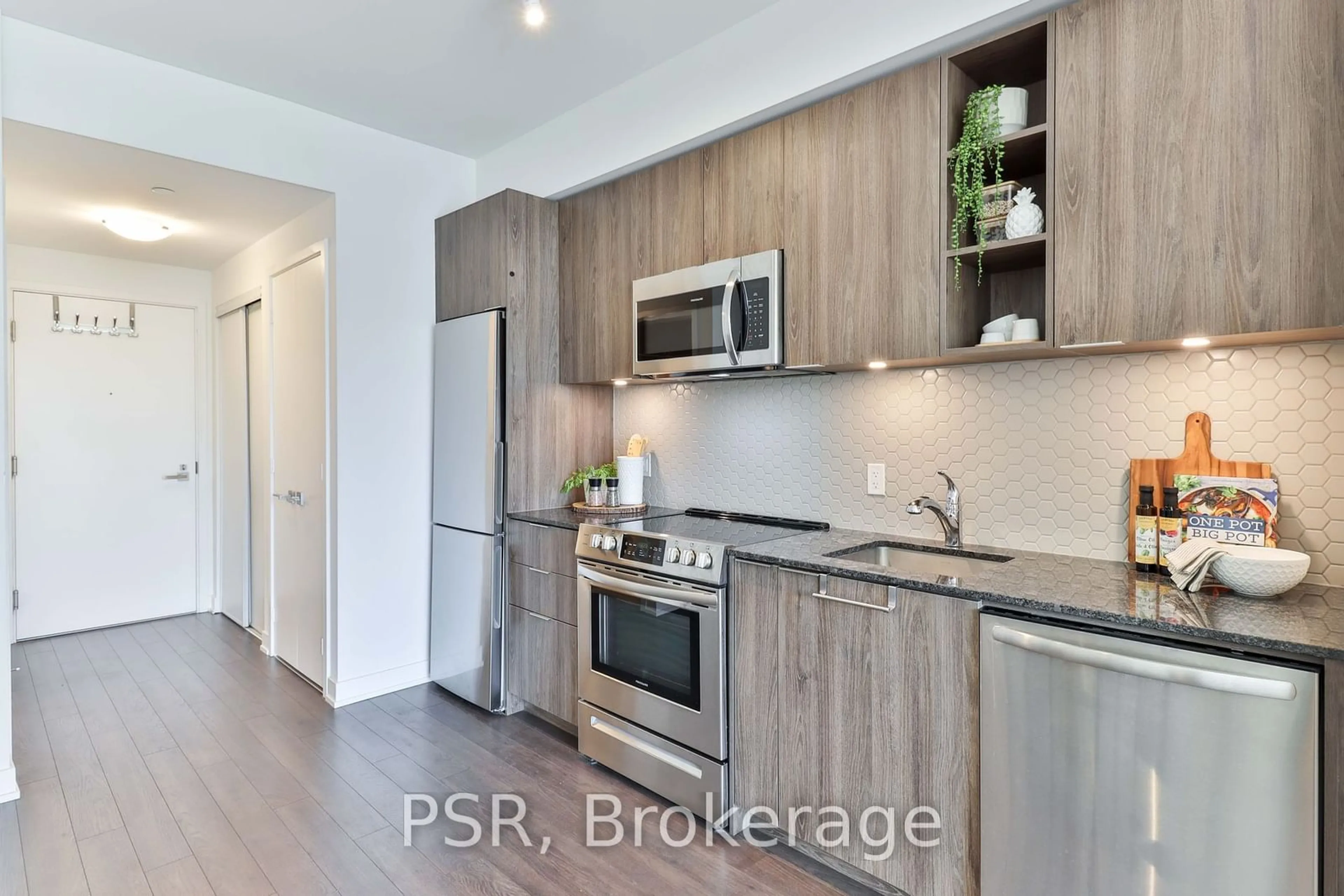 Standard kitchen for 30 Ordnance St #1110, Toronto Ontario M6K 0C8