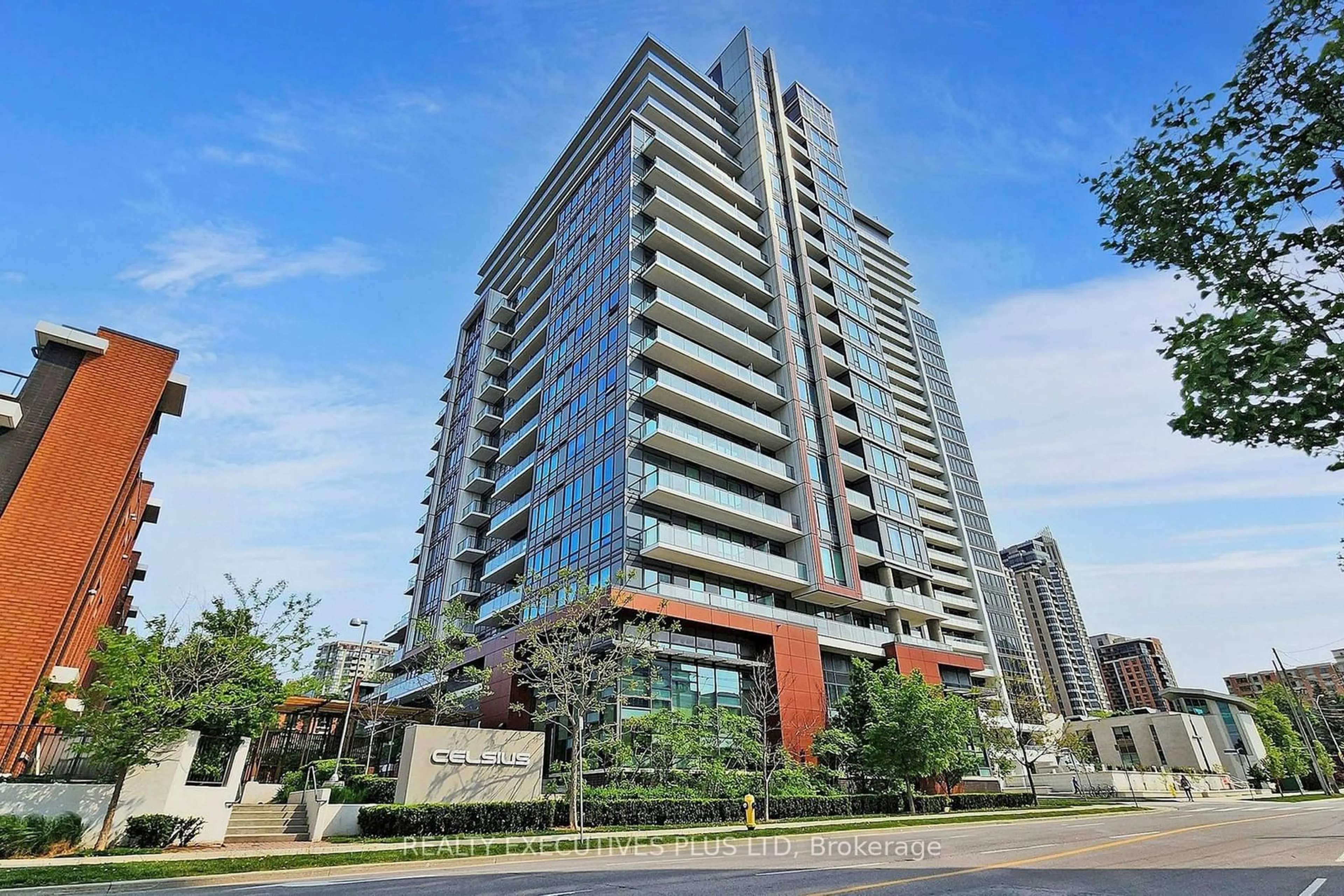 A pic from exterior of the house or condo, the front or back of building for 68 Canterbury Pl #612, Toronto Ontario M2N 0H8