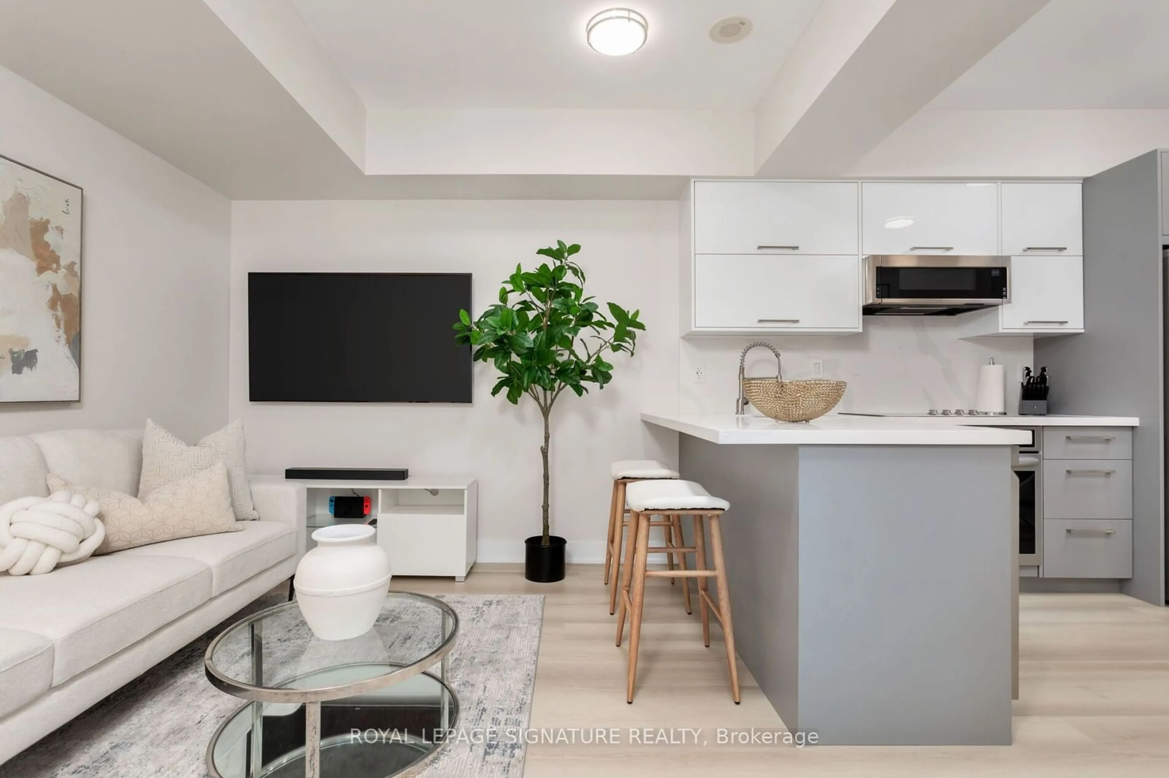 Contemporary kitchen for 59 East Liberty St #Th 111, Toronto Ontario M6K 3R1