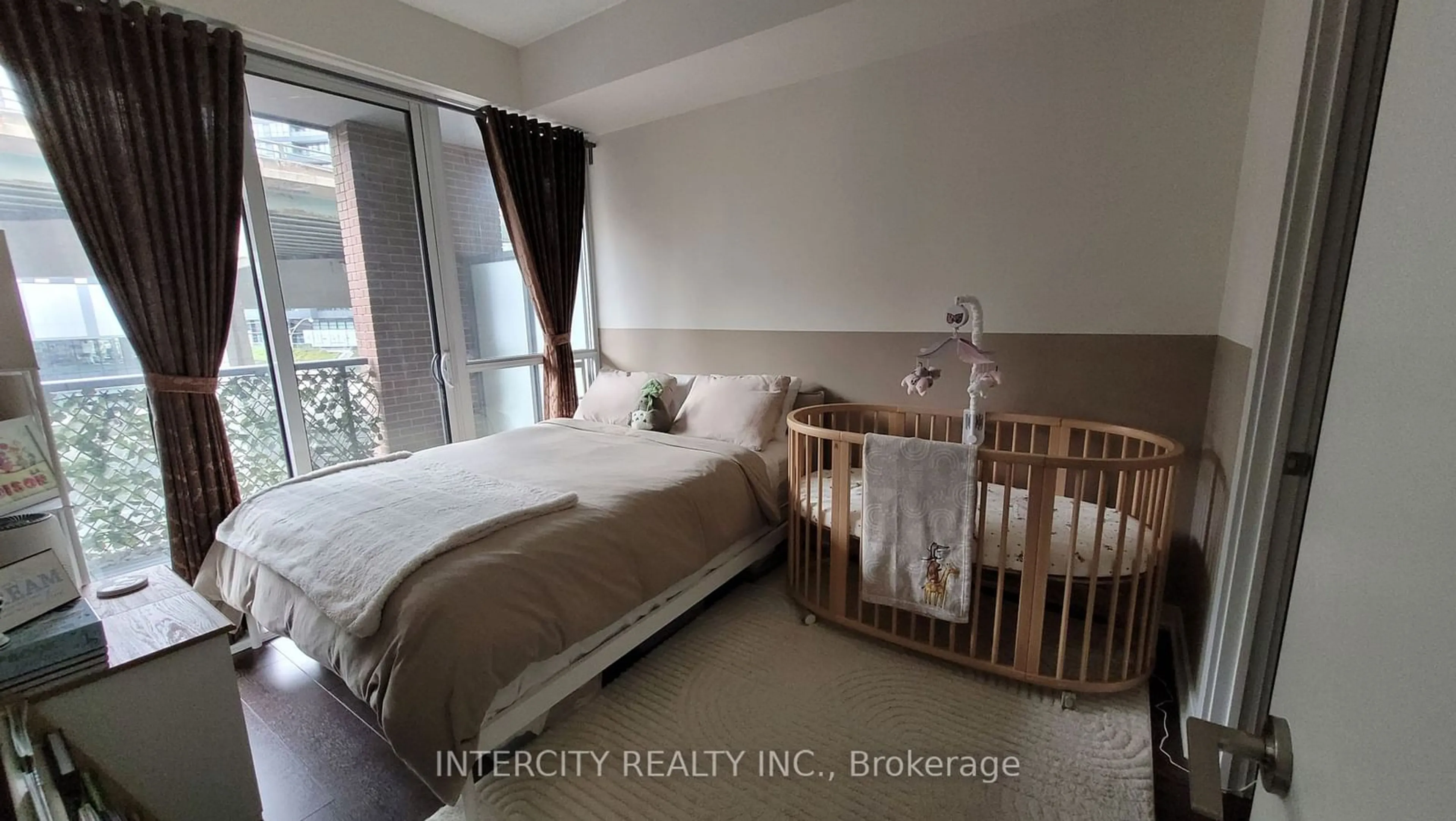 A pic of a room for 20 Bruyeres Mews #333, Toronto Ontario M5V 0G8