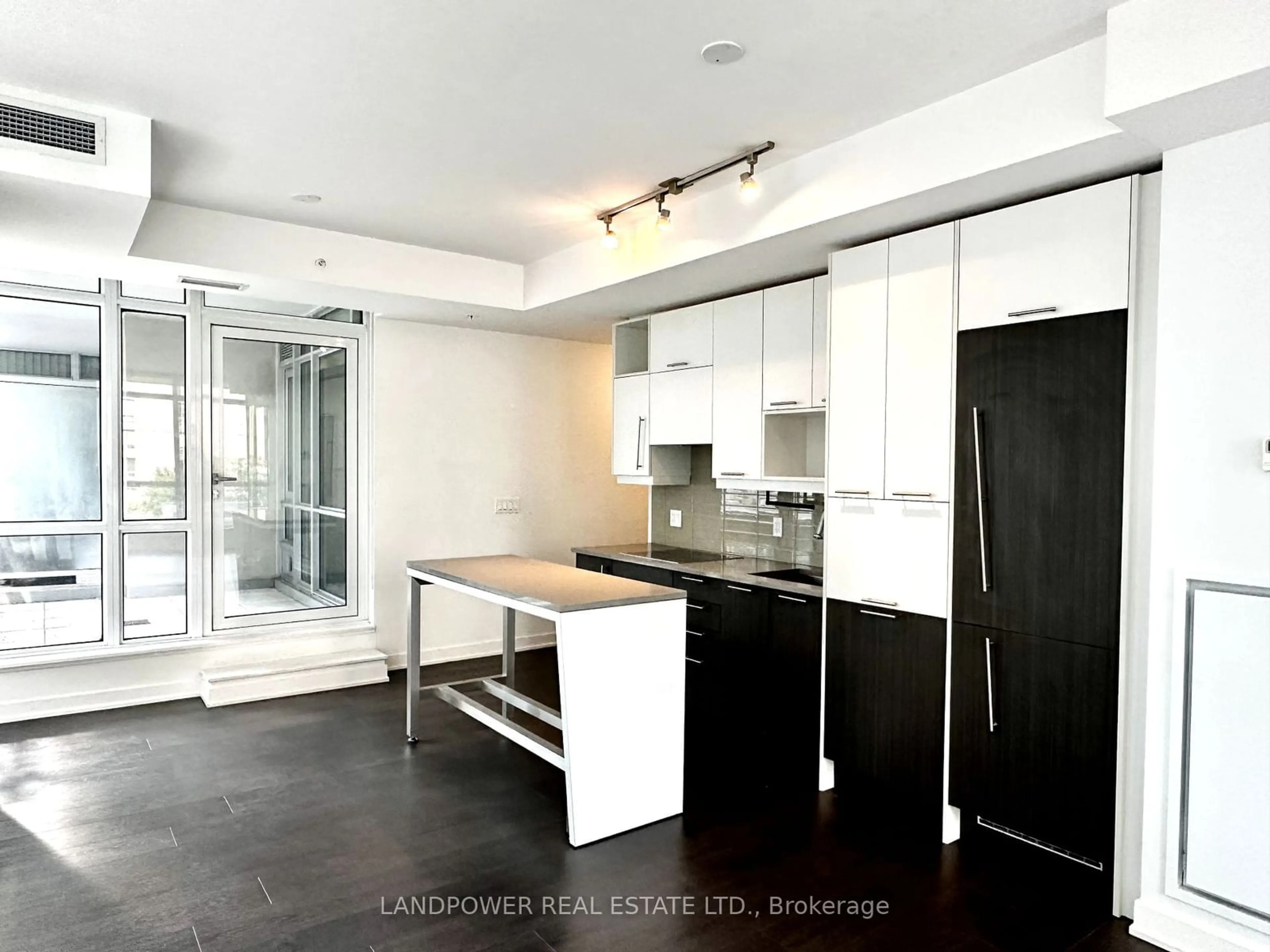 Kitchen for 30 Nelson St #704, Toronto Ontario M5V 0H5