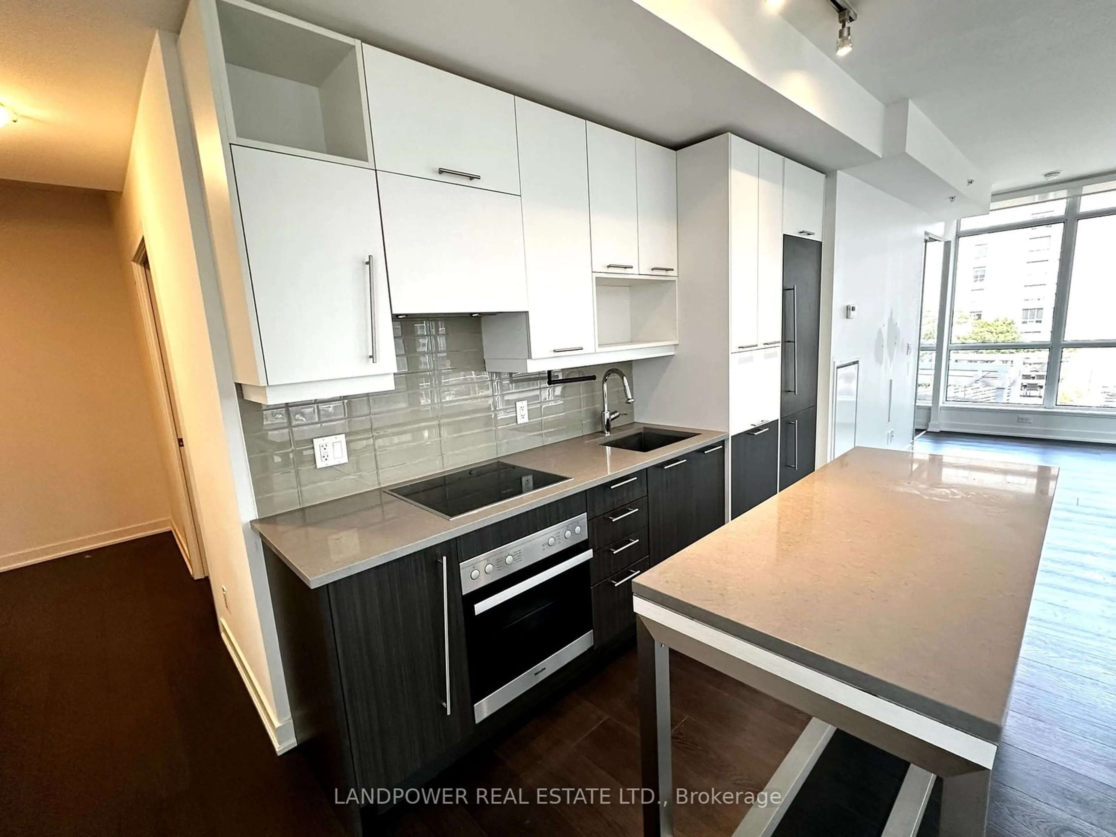 Kitchen for 30 Nelson St #704, Toronto Ontario M5V 0H5