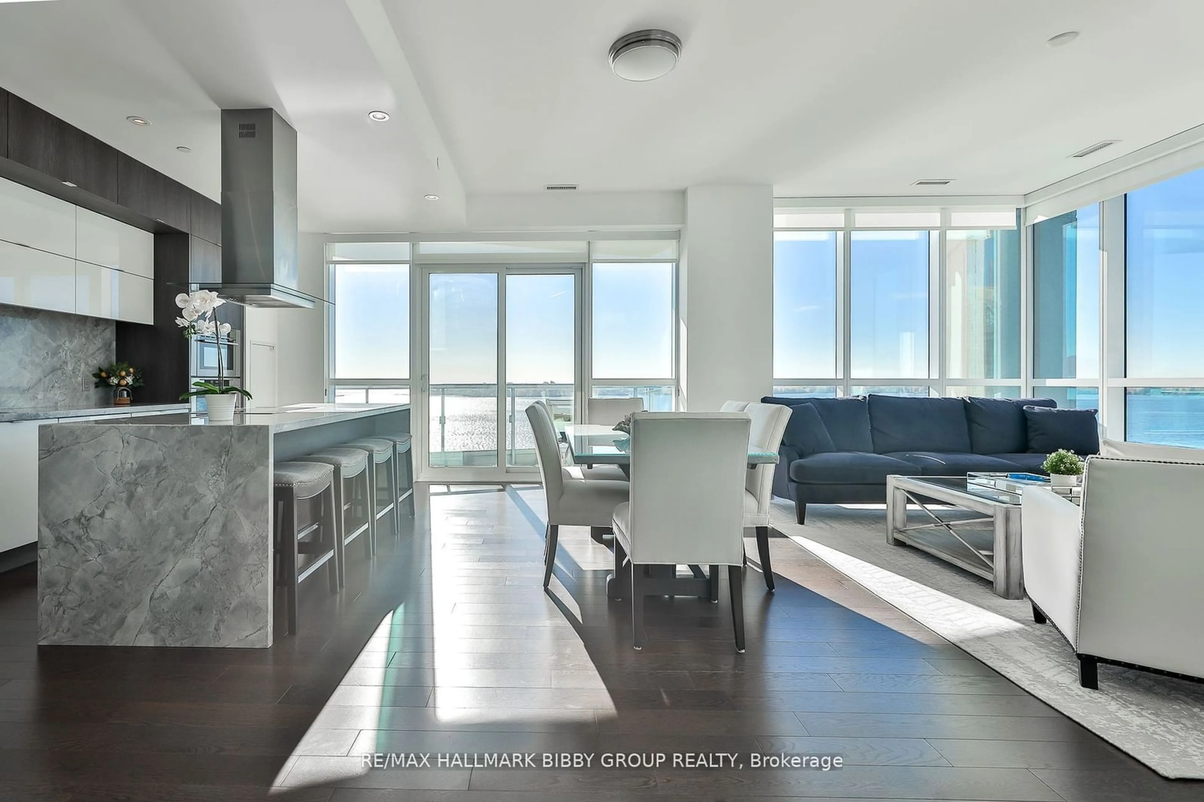 Contemporary kitchen for 55 Merchants Wharf #923, Toronto Ontario M5A 0P2