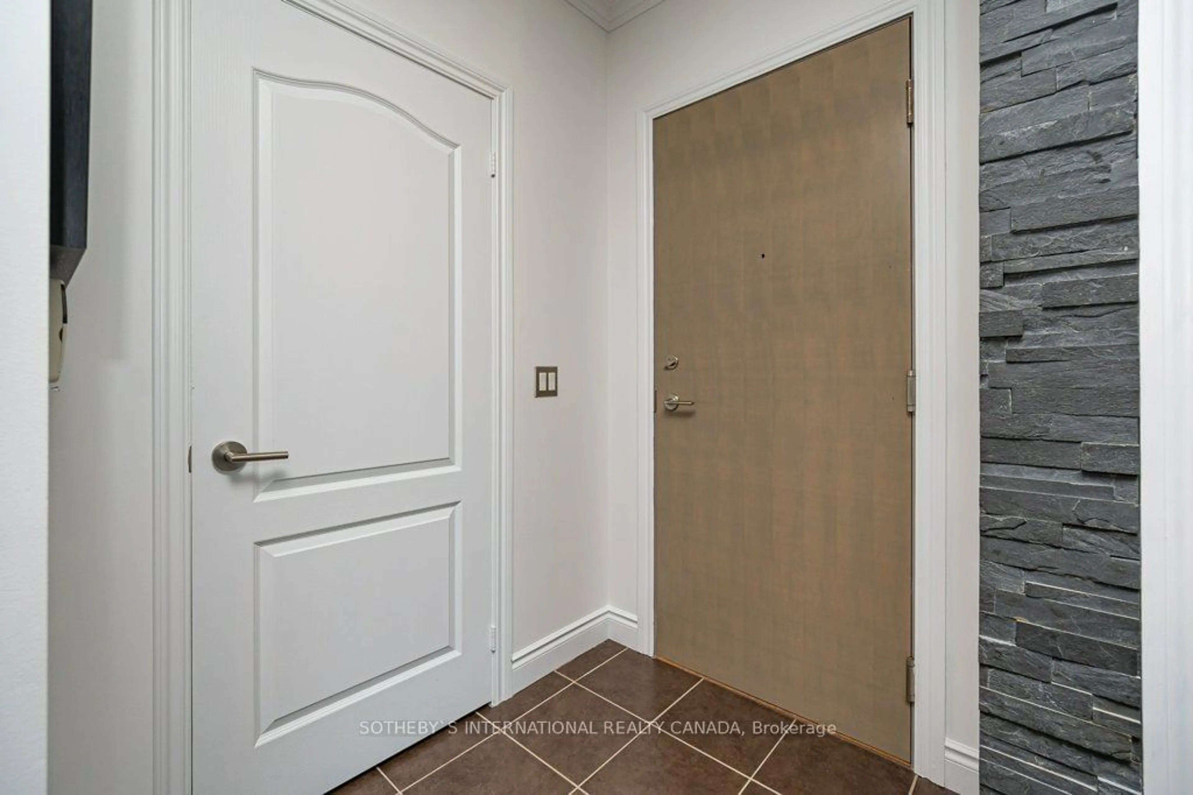 Indoor entryway for 319 Merton St #716, Toronto Ontario M4S 1A5