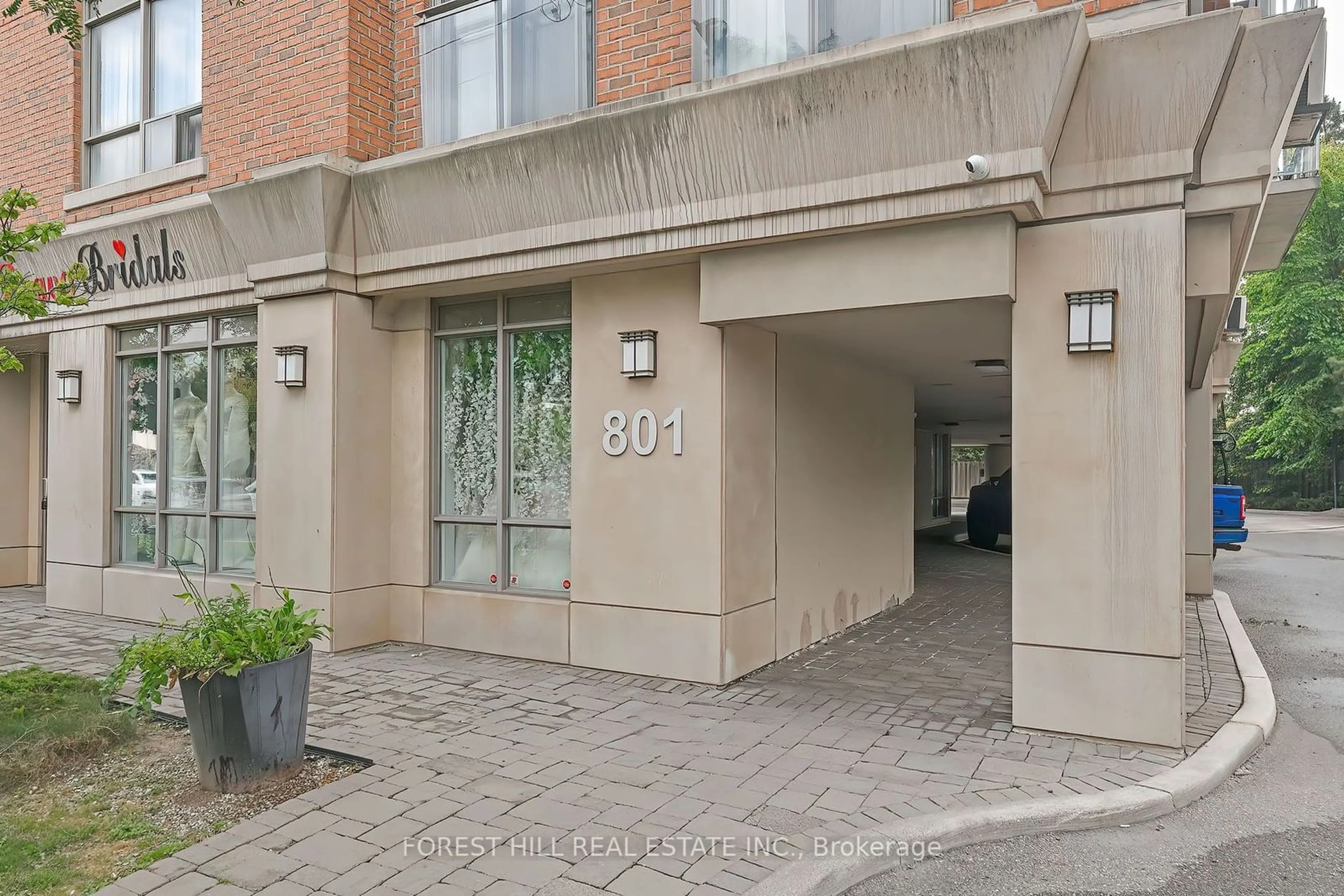 Indoor foyer for 801 Sheppard Ave #505, Toronto Ontario M3H 2T3