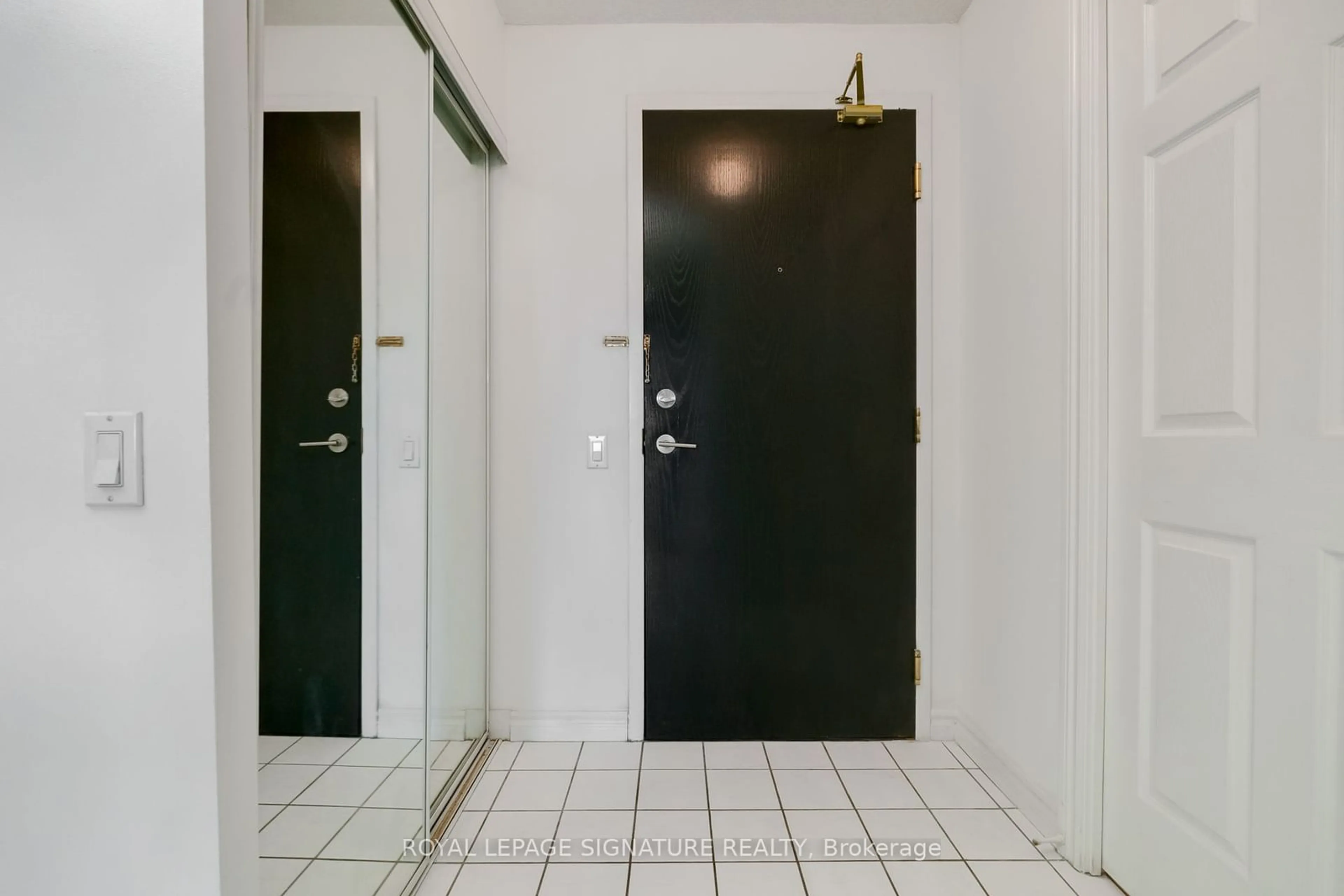 Indoor entryway, unknown floor for 1720 Eglinton Ave #503, Toronto Ontario M4A 1J7