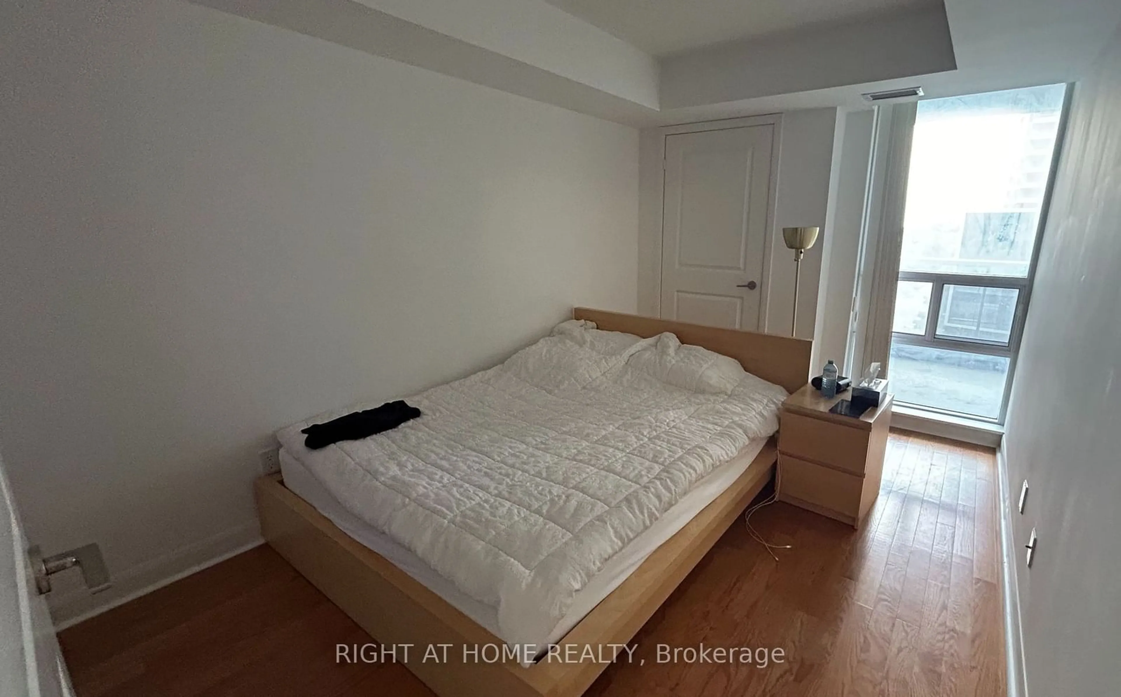 A pic of a room for 4968 Yonge St #808, Toronto Ontario M2N 7G9