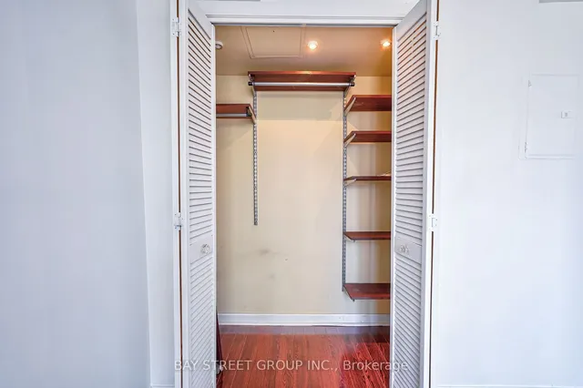 Additional property image - 8 Park Rd Unit 2016