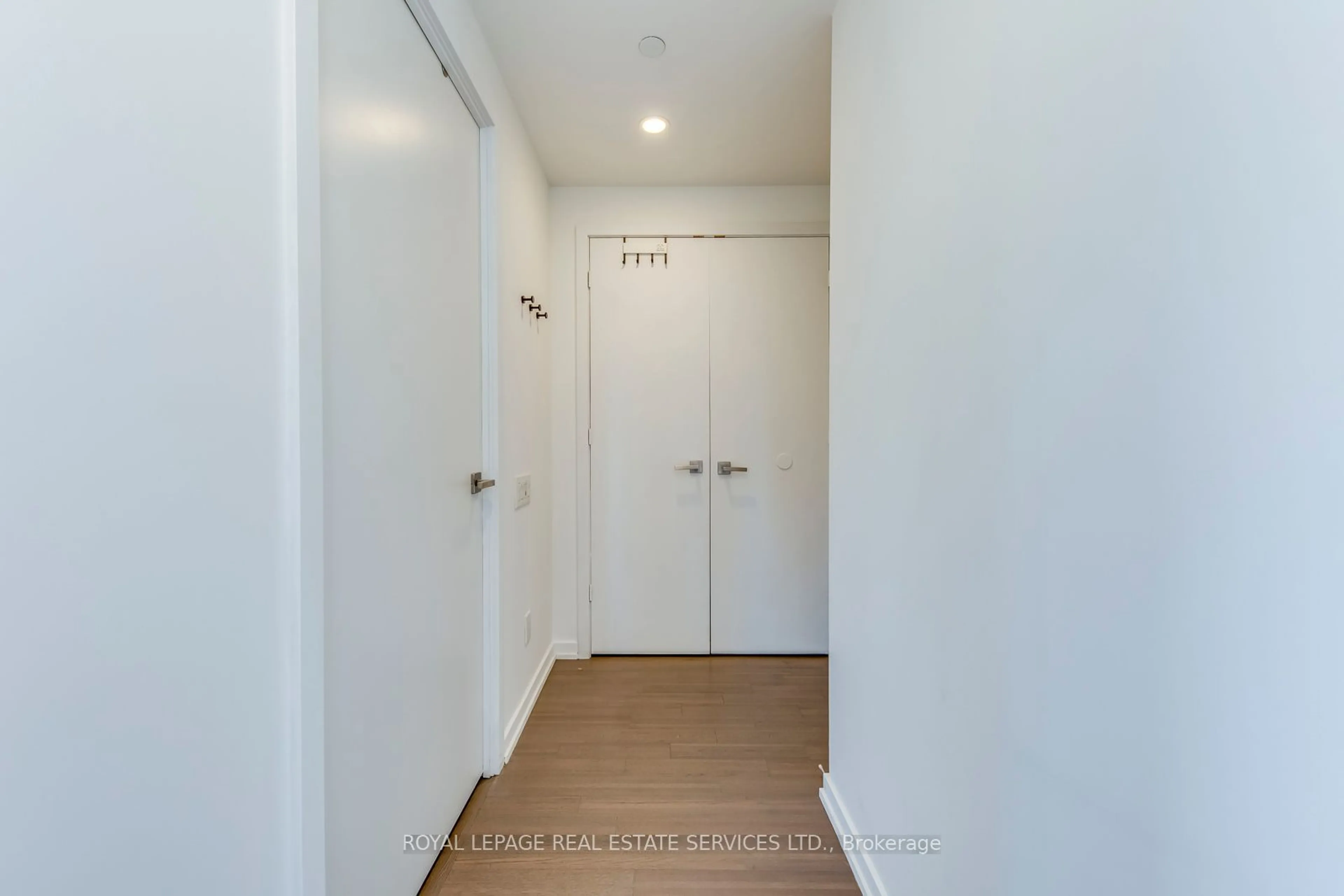 Indoor entryway for 101 Peter St #2309, Toronto Ontario M5V 0G6