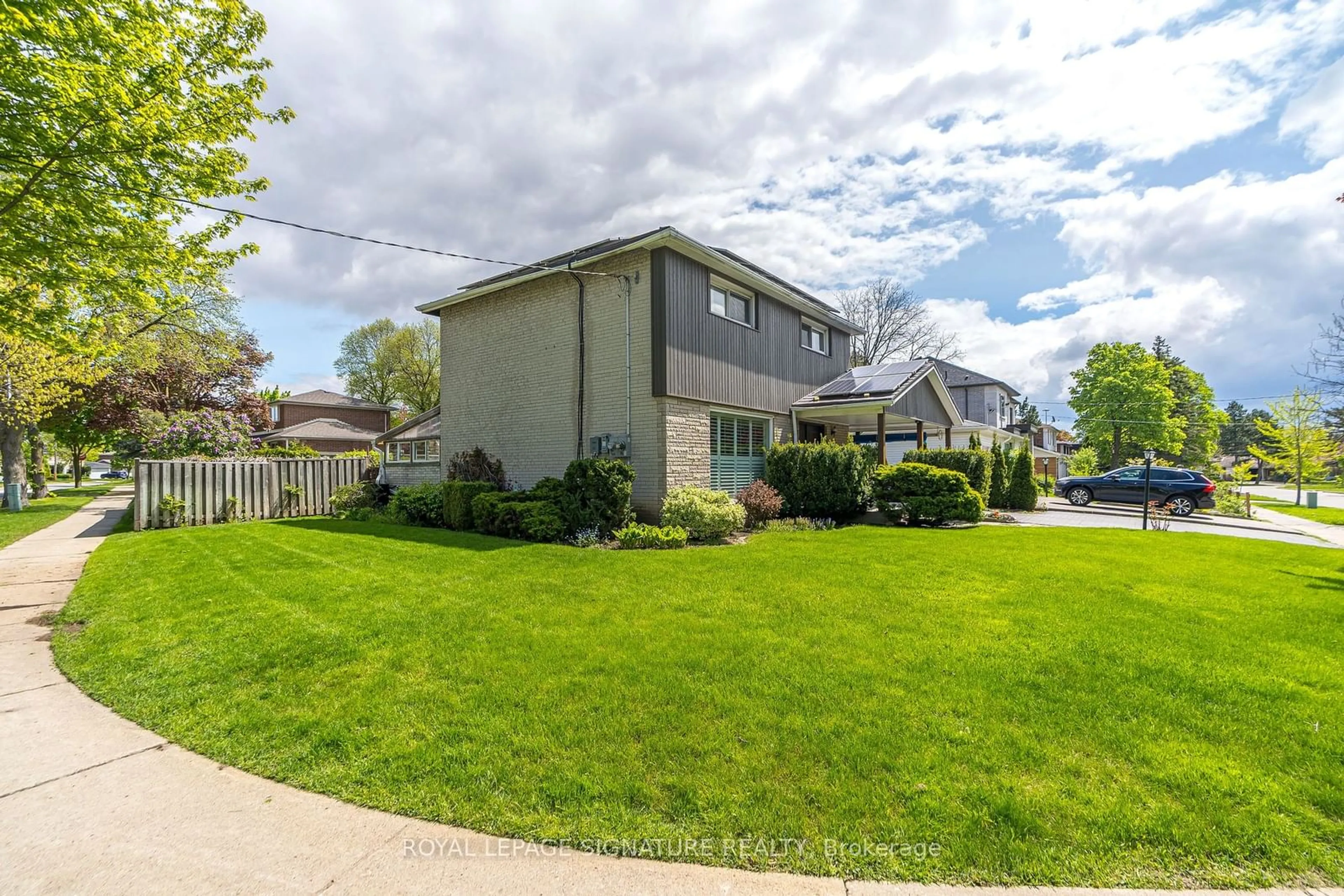 A pic from exterior of the house or condo, the street view for 35 Gleneagle Cres, Toronto Ontario M2J 3H4