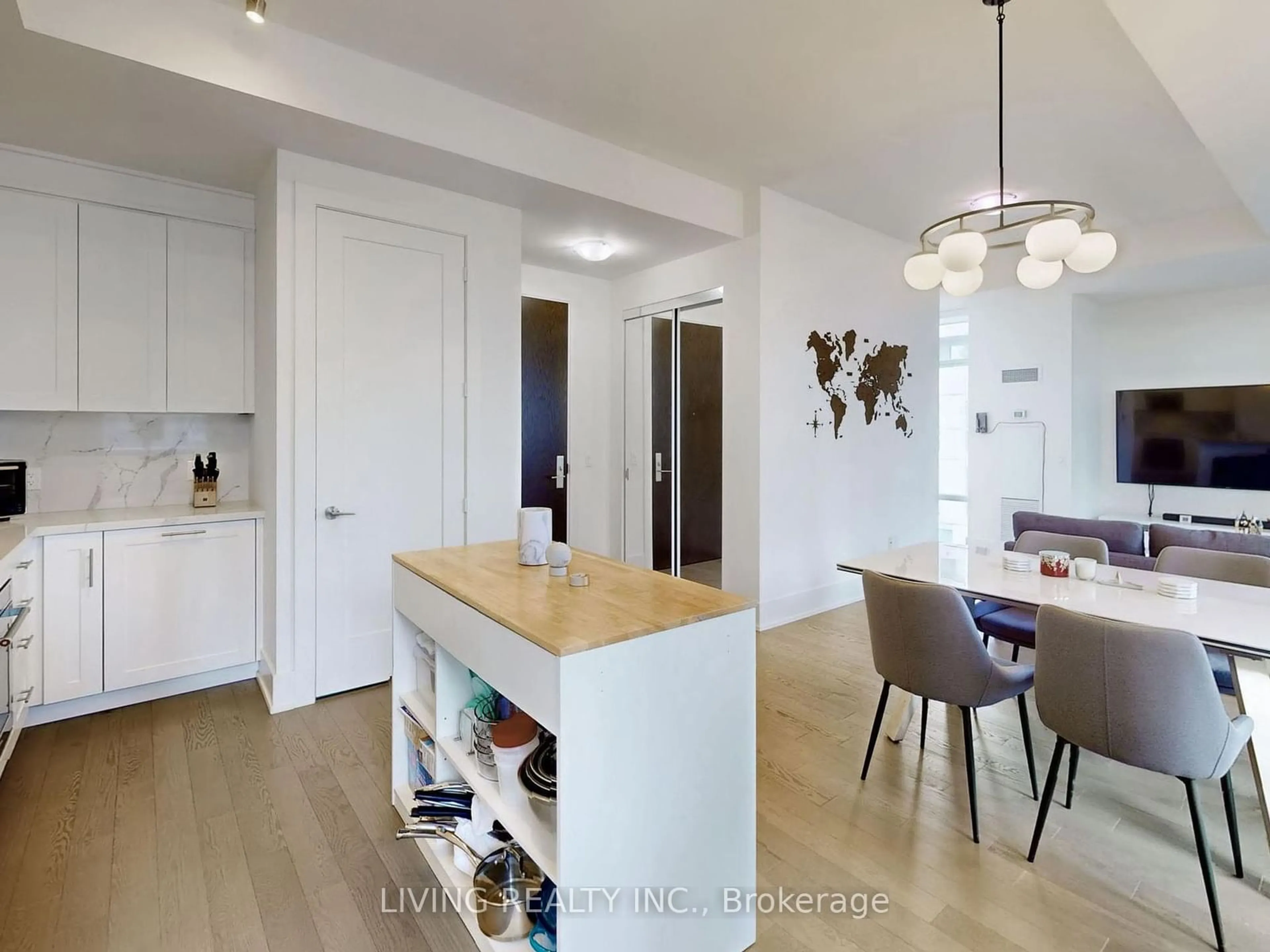 Open concept kitchen for 330 Richmond St #LPH1, Toronto Ontario M5V 0M4