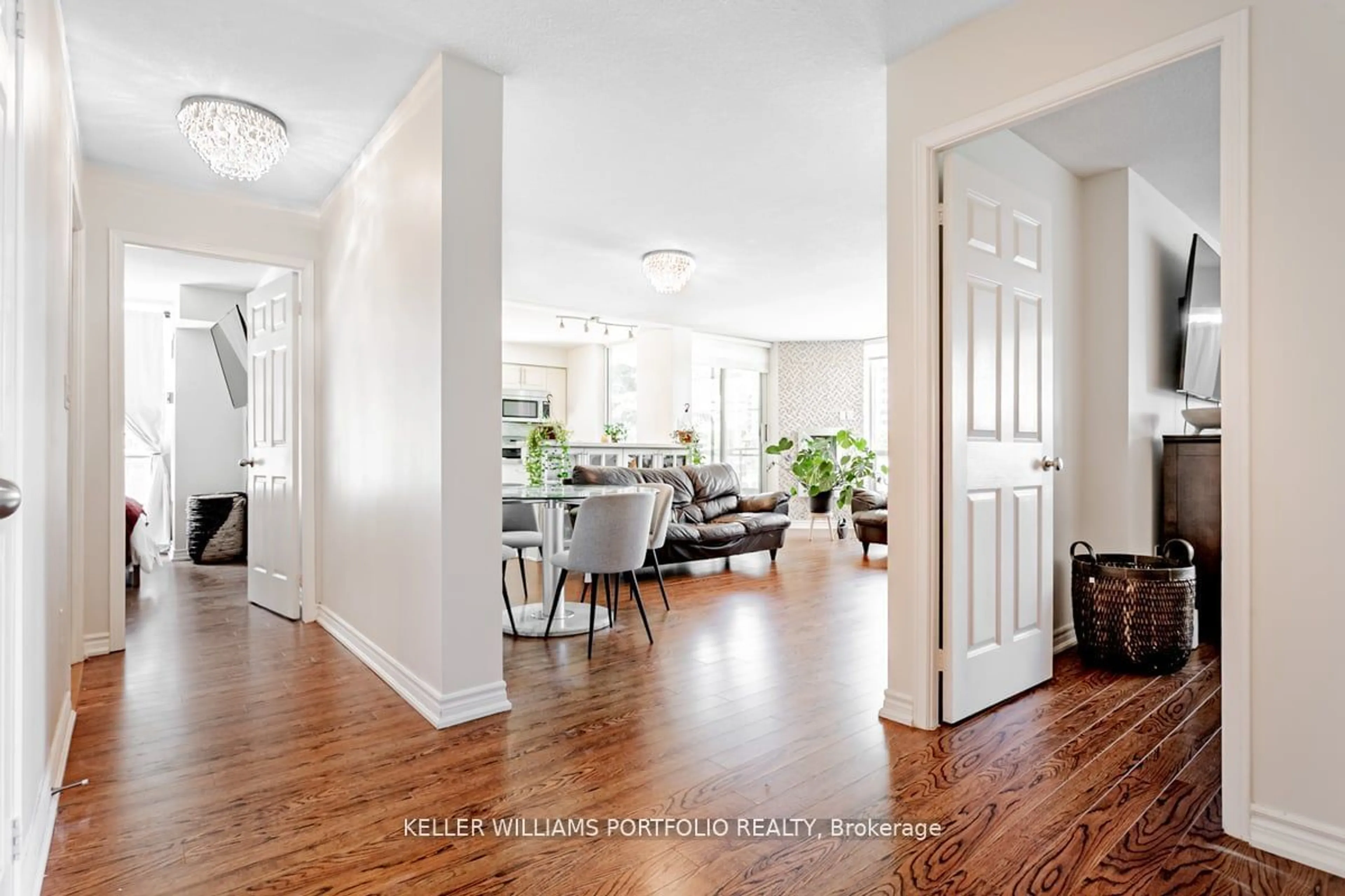 Indoor entryway, wood floors for 28 Pemberton Ave #201, Toronto Ontario M2M 4L1