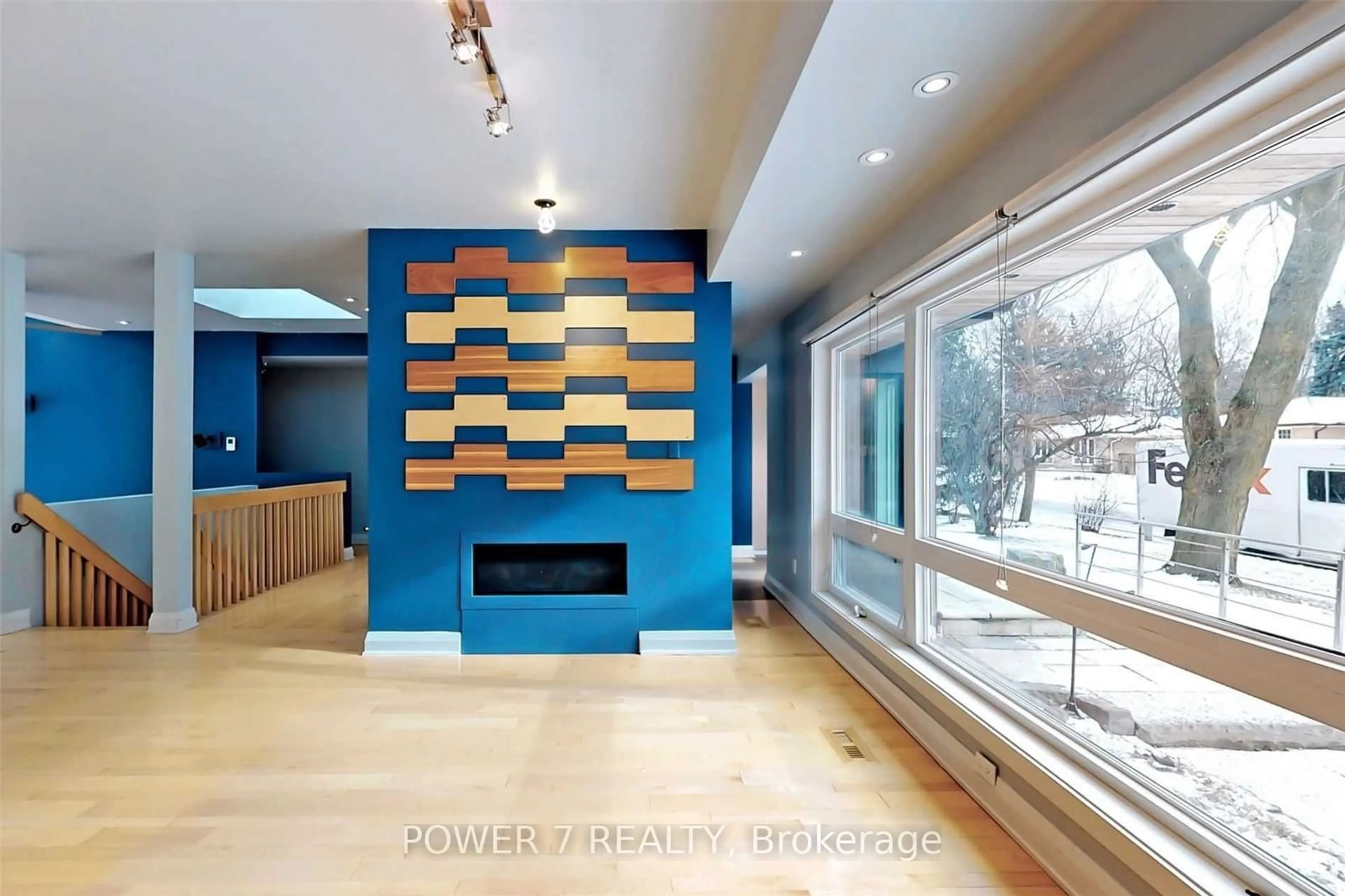 Indoor lobby, wood floors for 34 Groveland Cres, Toronto Ontario M3A 3C5