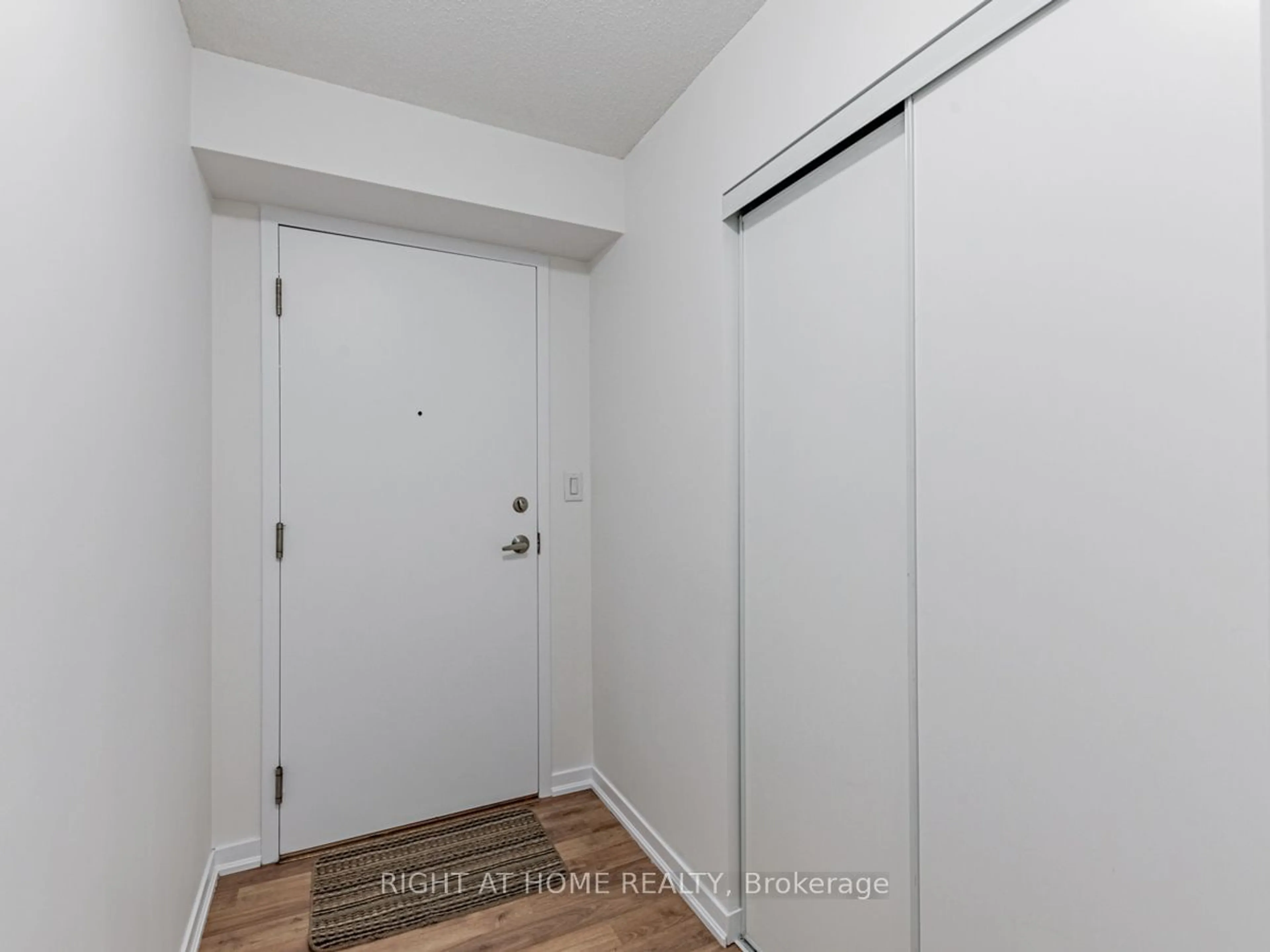 Indoor entryway for 801 Sheppard Ave #502, Toronto Ontario M3H 0A8