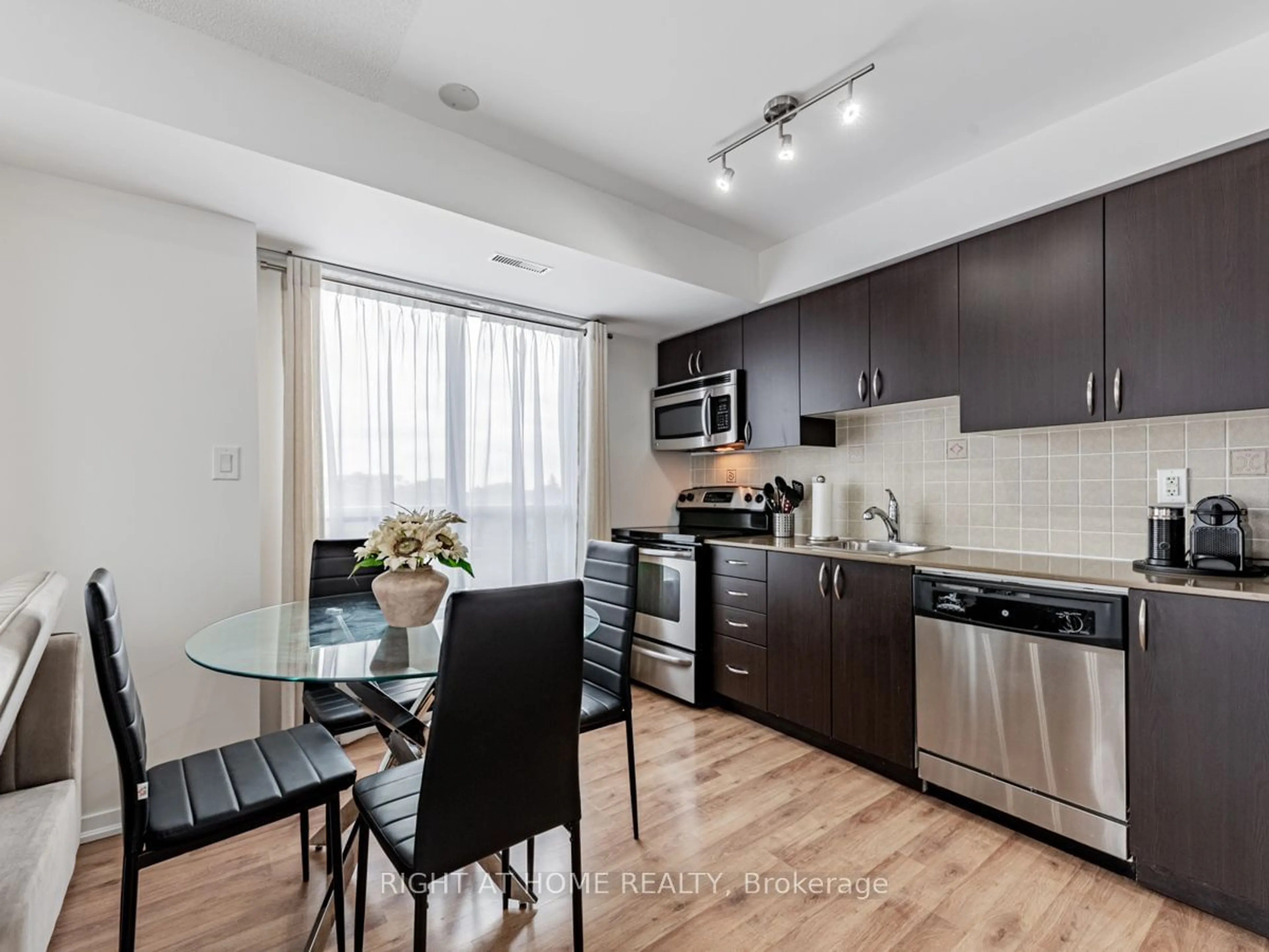 Standard kitchen, wood floors for 801 Sheppard Ave #502, Toronto Ontario M3H 0A8