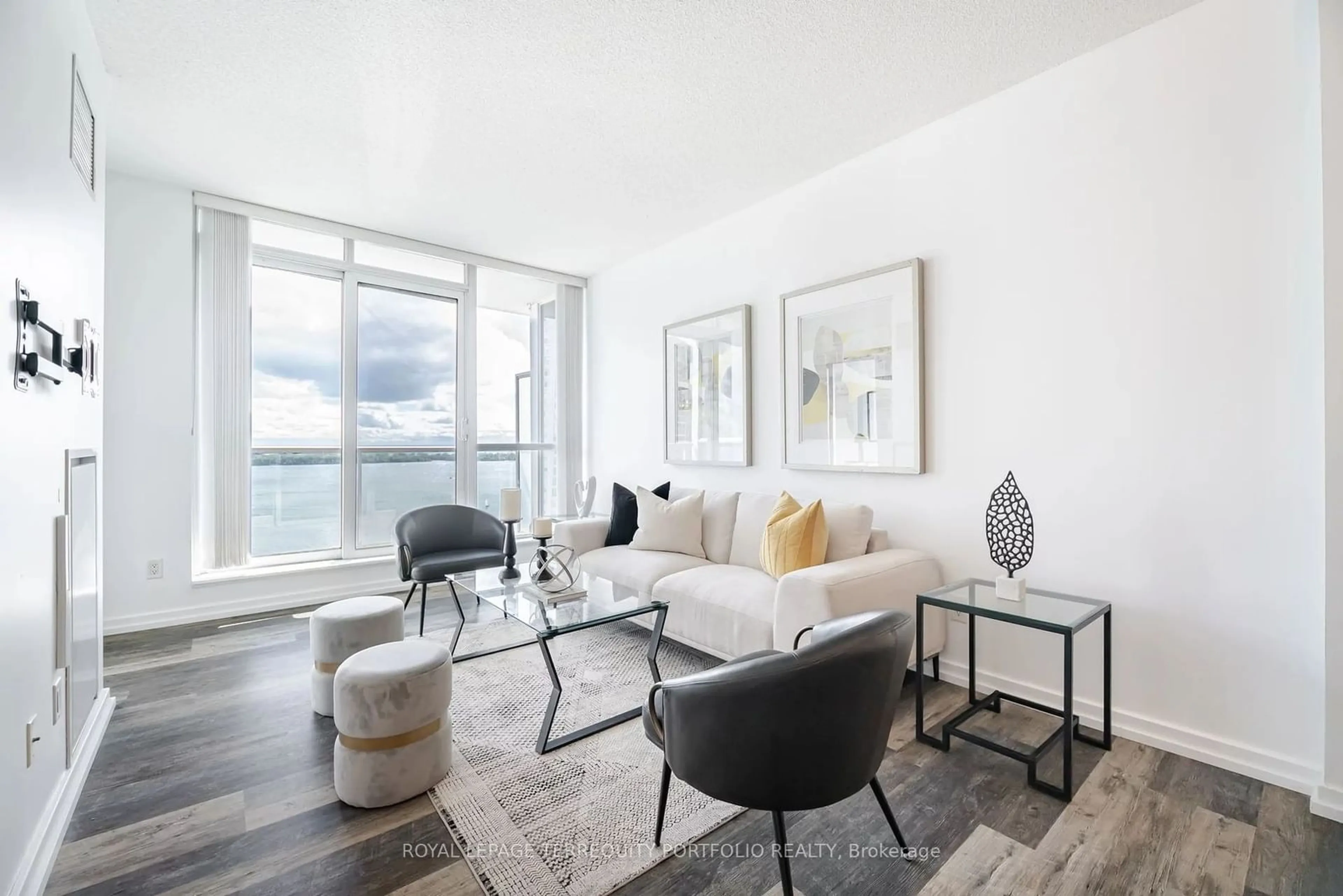 Living room for 208 Queens Quay #2503, Toronto Ontario M5J 2Y5