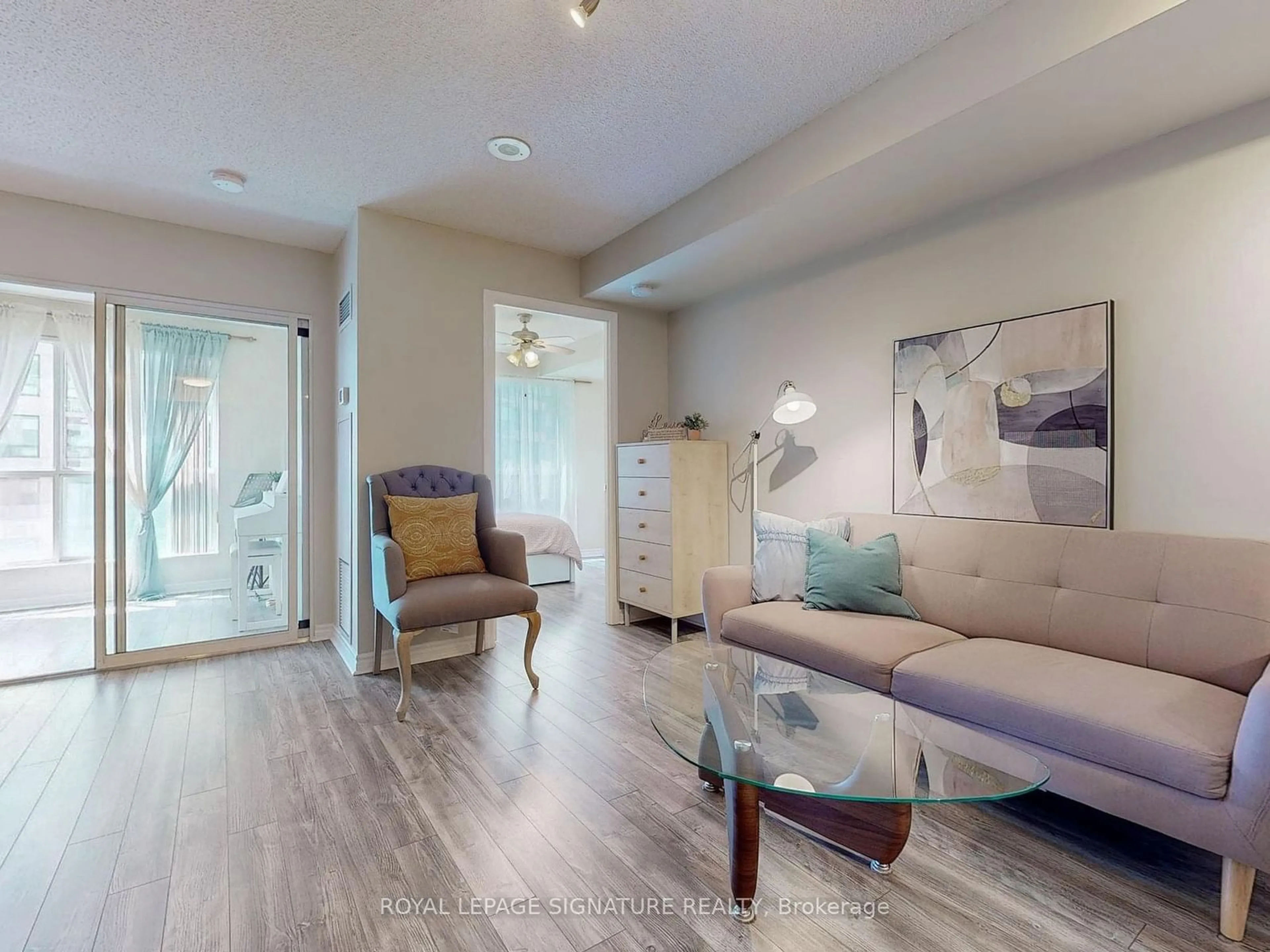 Living room for 7 Lorraine Dr #708, Toronto Ontario M2N 7H2