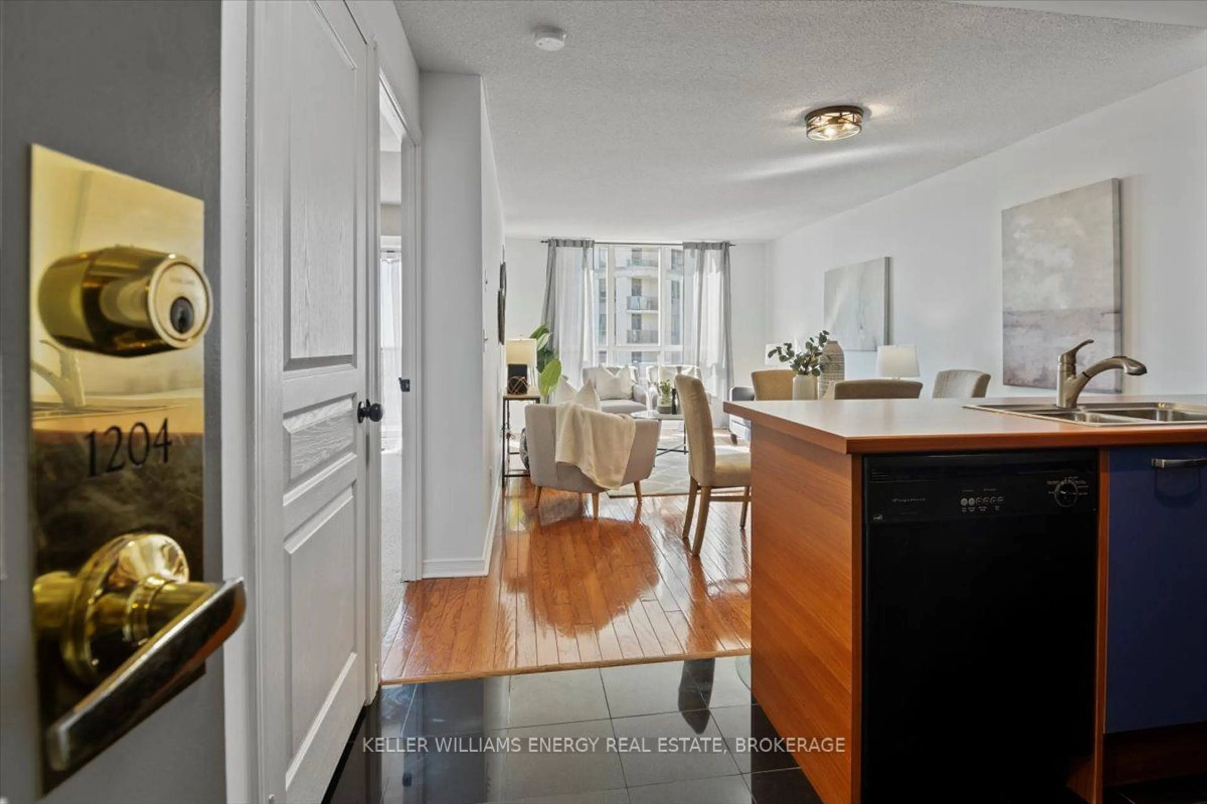 Indoor entryway for 55 Harrison Garden Blvd #1204, Toronto Ontario M2N 7G3