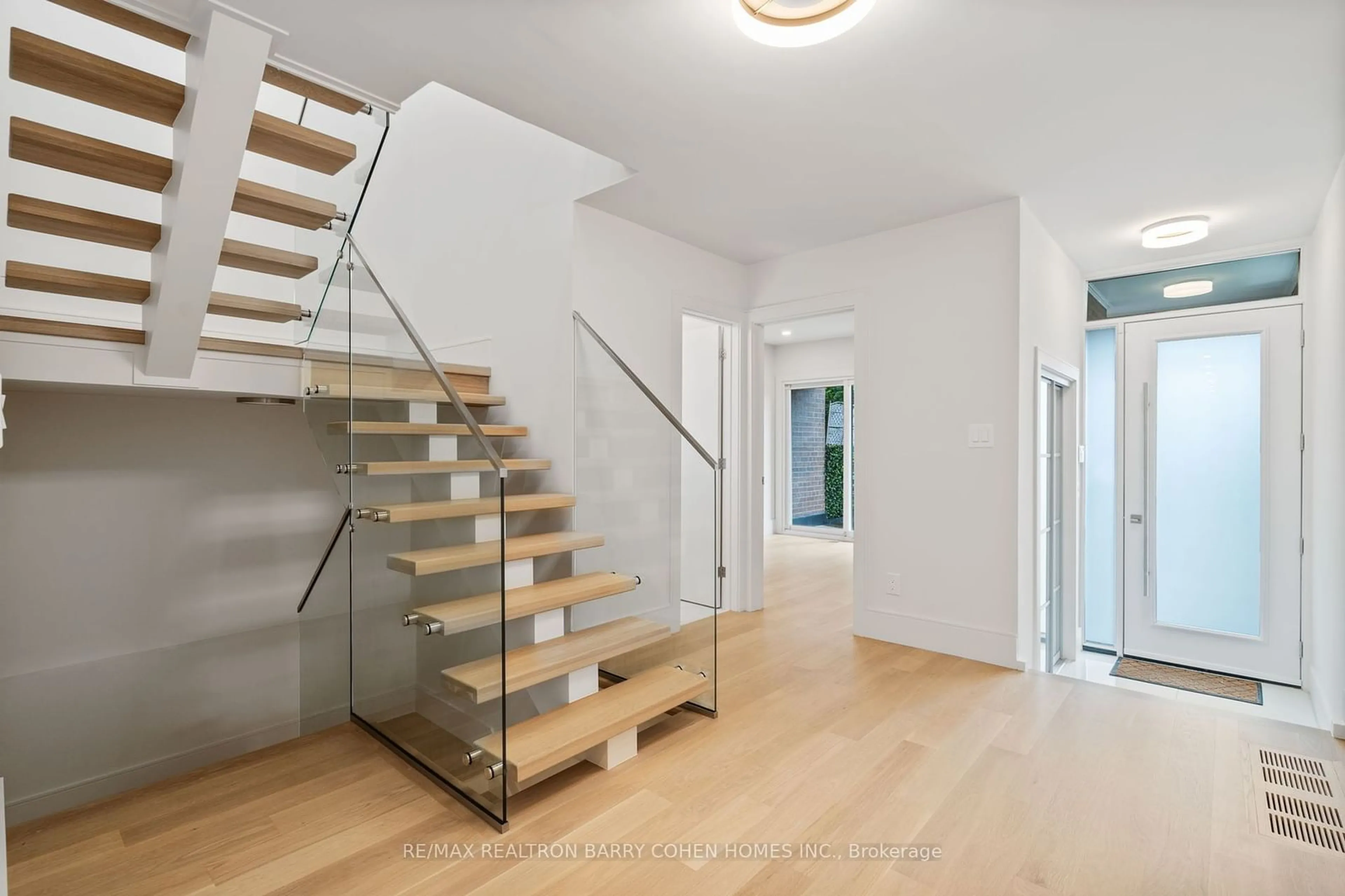 Stairs for 9 Gilgorm Rd, Toronto Ontario M5N 2M4